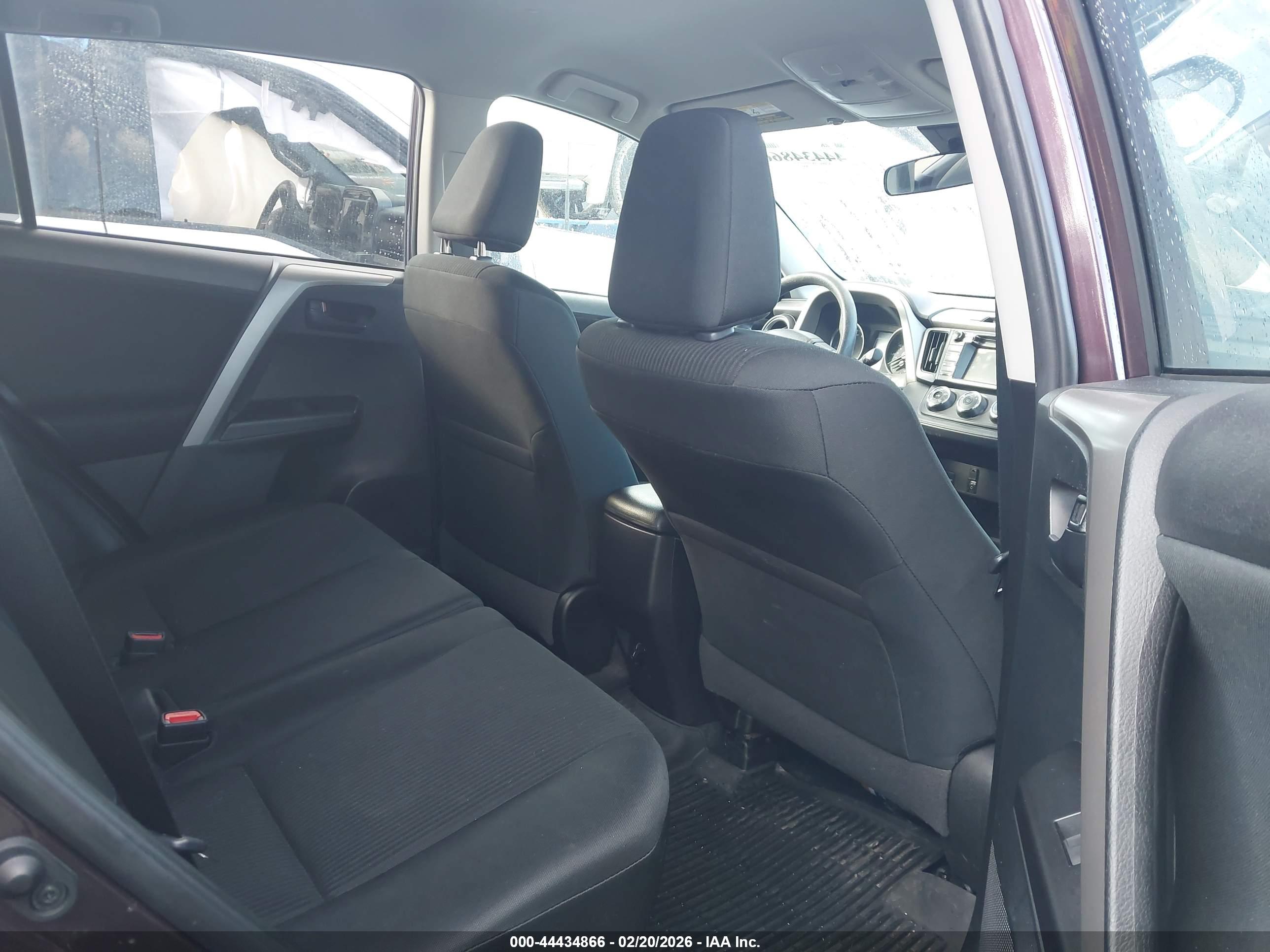 TOYOTA RAV4 image 8