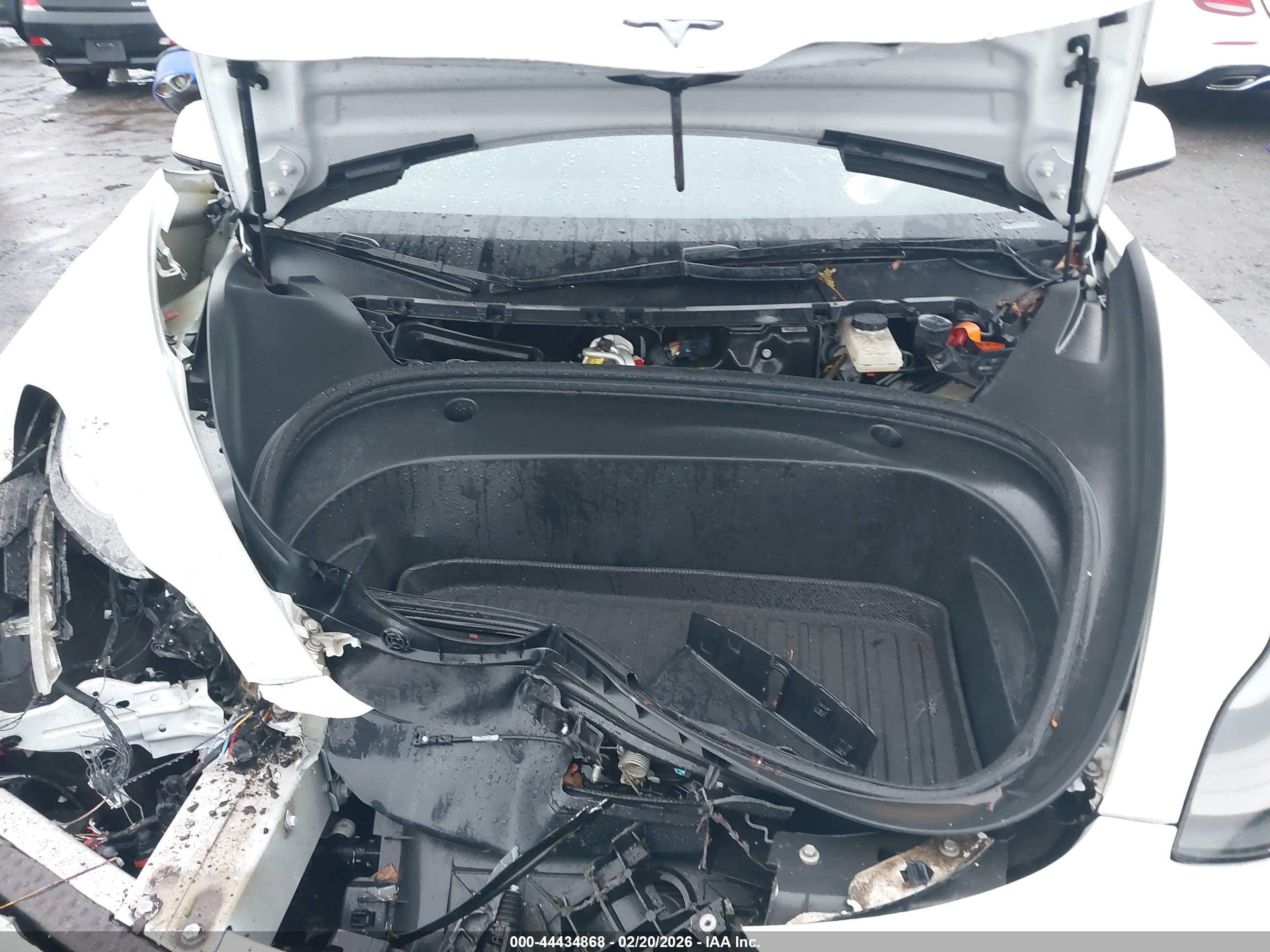 TESLA MODEL image 10