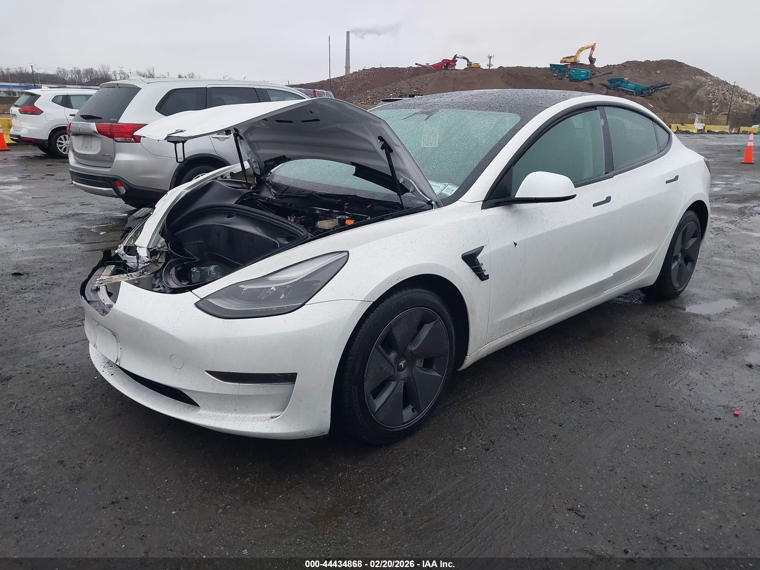 TESLA MODEL image 2