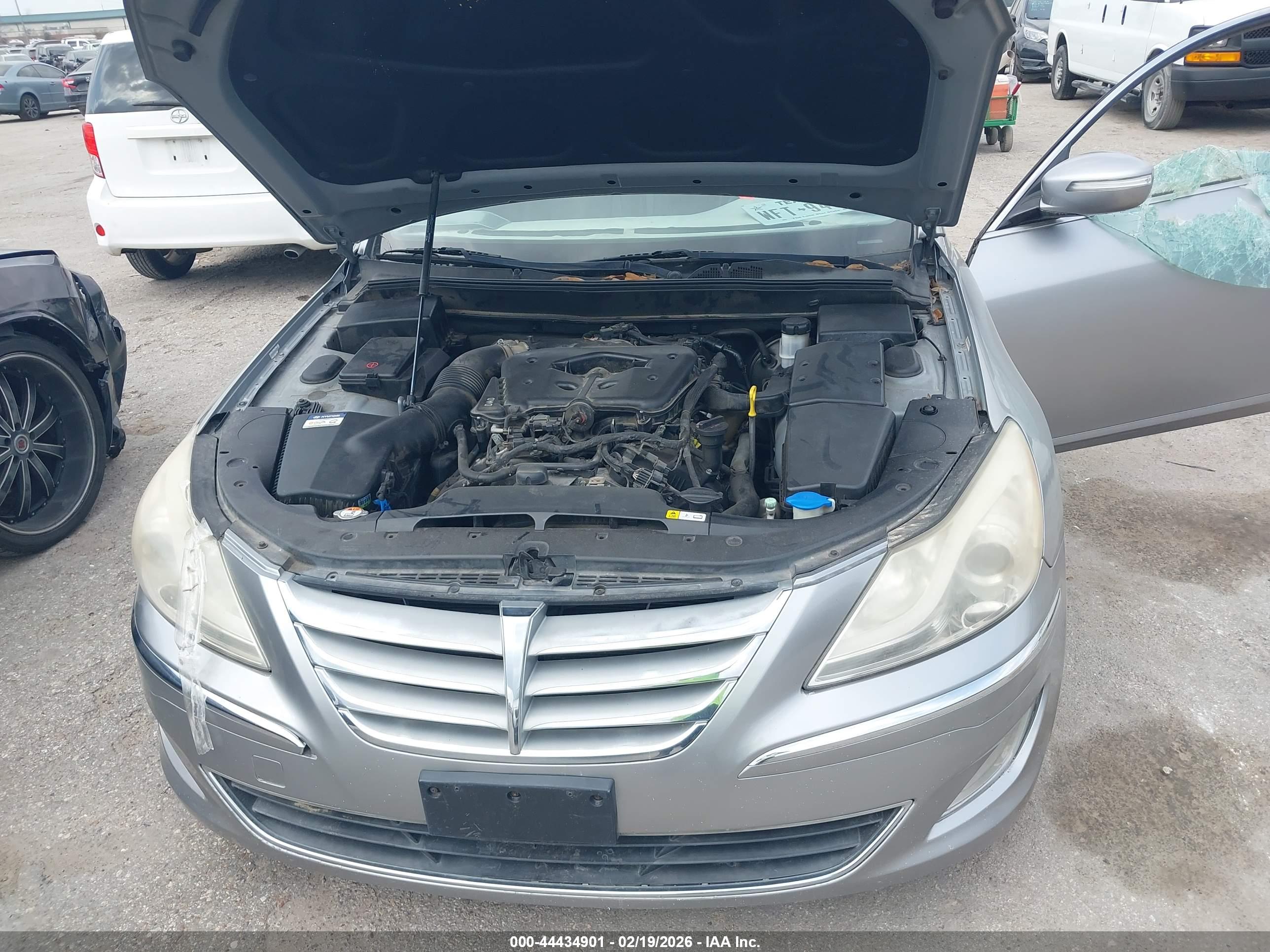 HYUNDAI GENESIS image 10