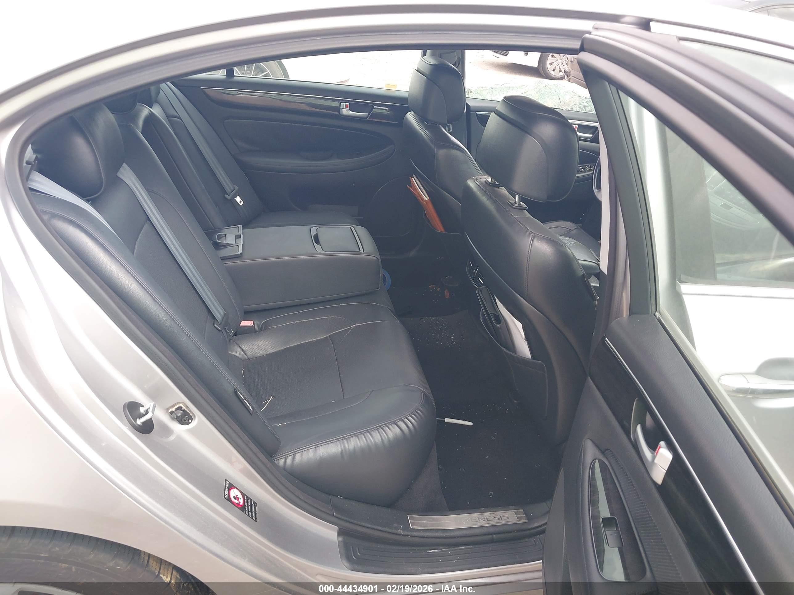 HYUNDAI GENESIS image 8