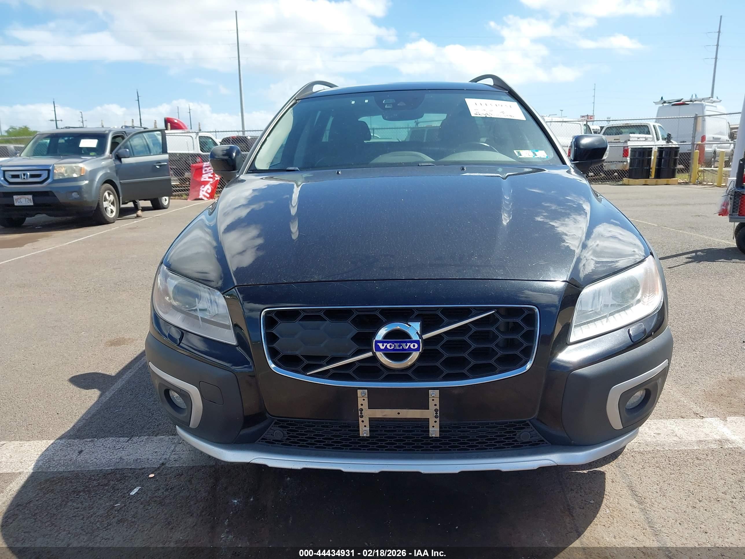 VOLVO XC70 image 6