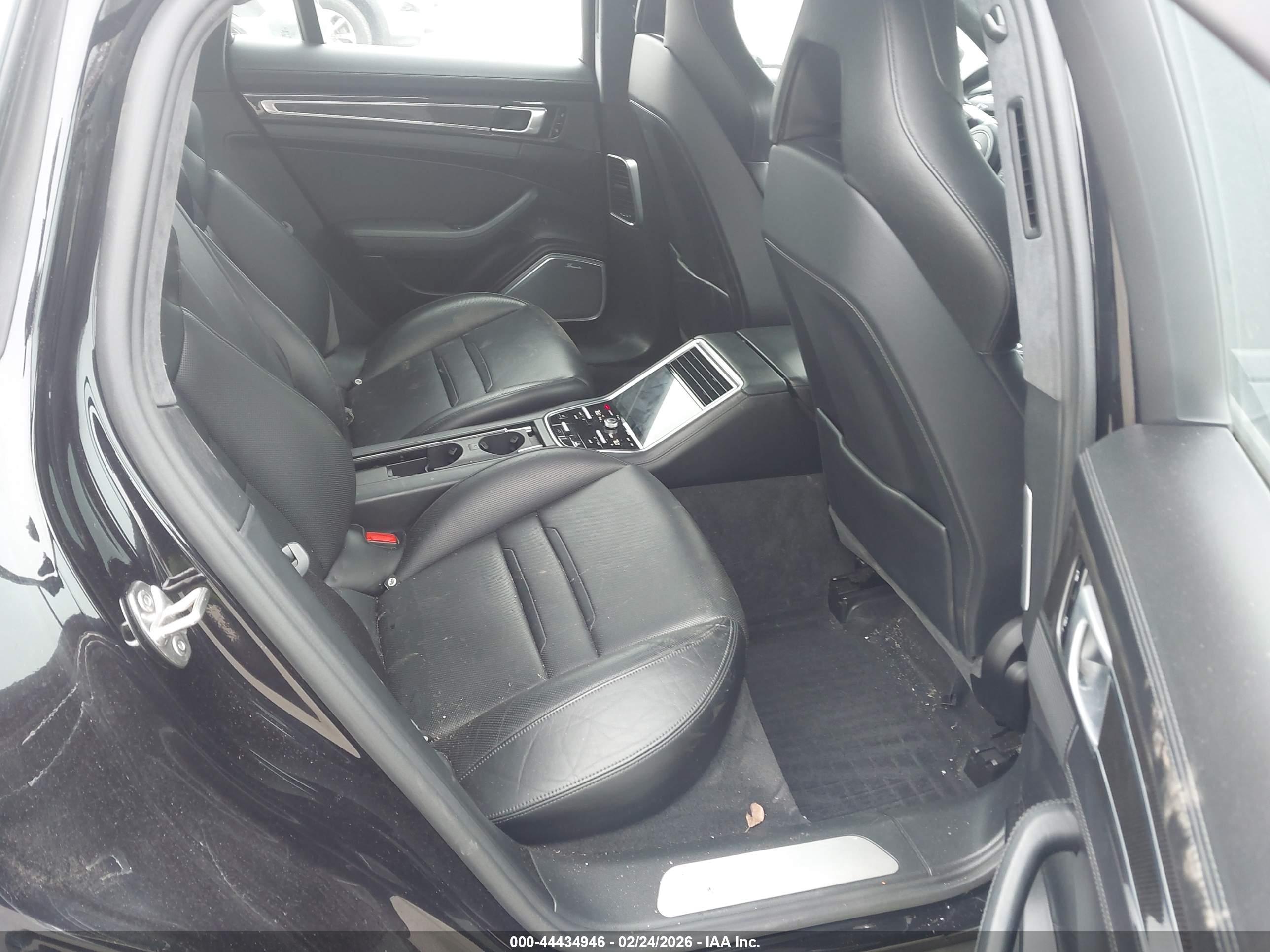 PORSCHE PANAMERA image 8