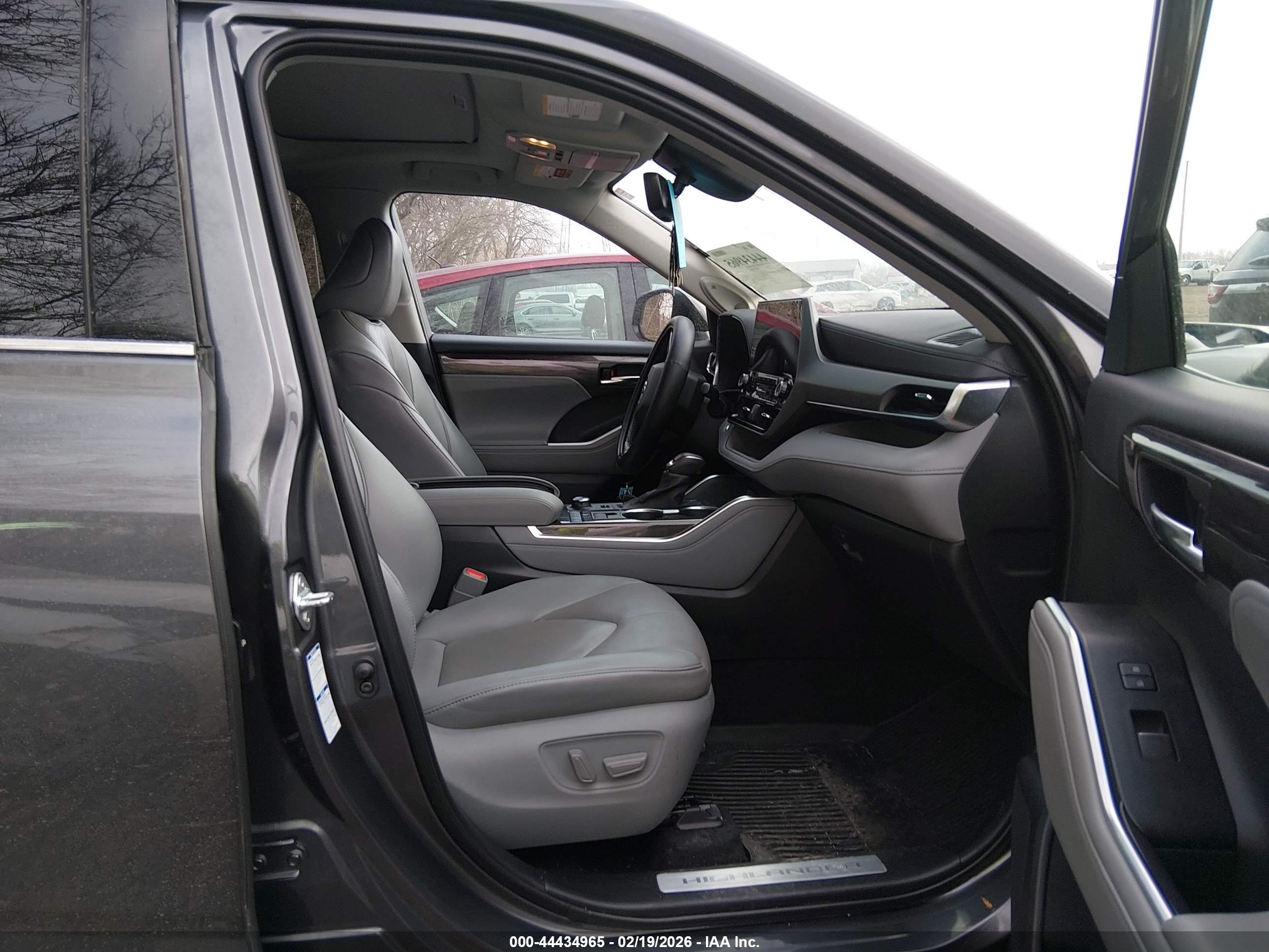 TOYOTA HIGHLANDER image 5