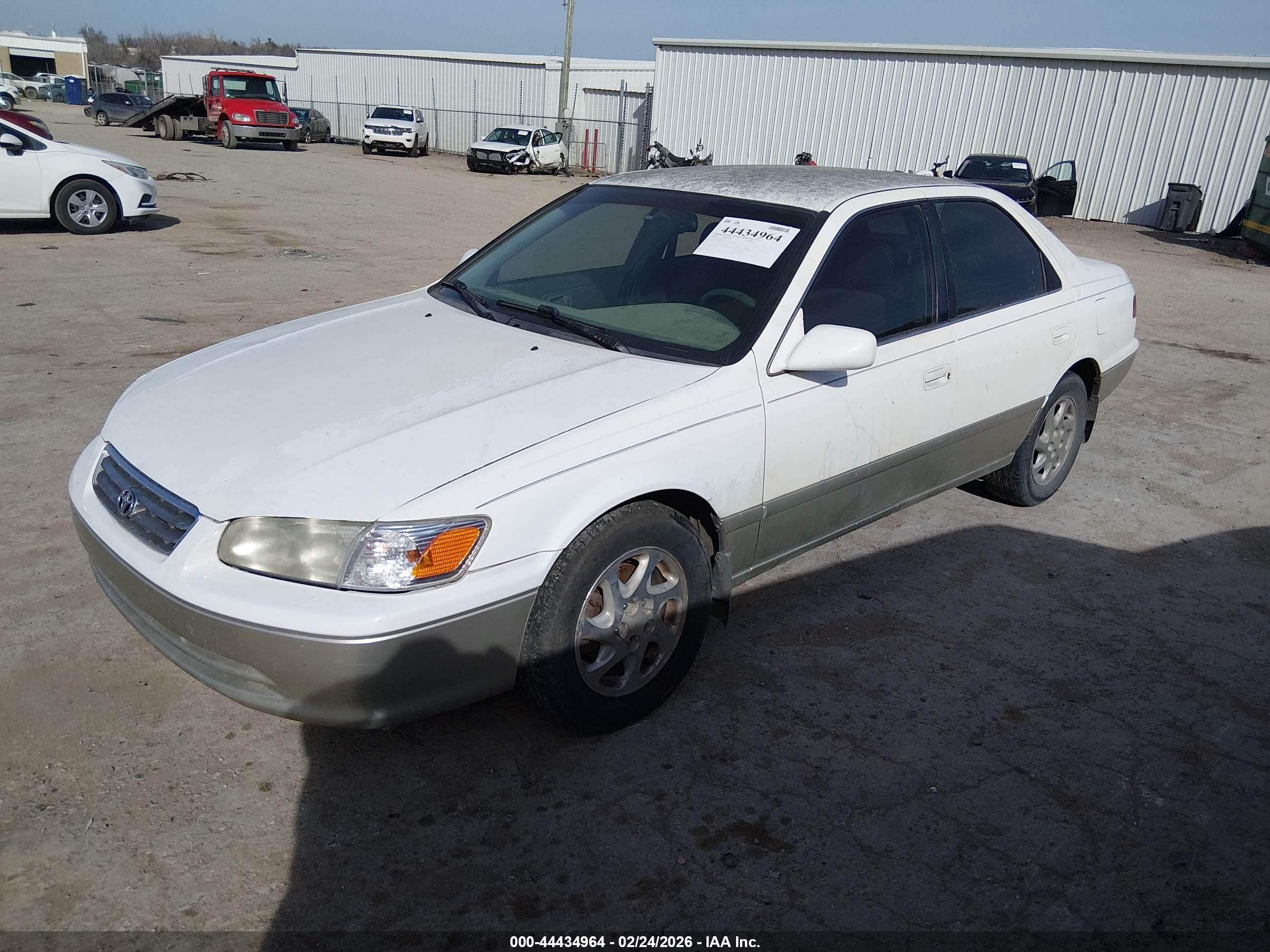 TOYOTA CAMRY image 2