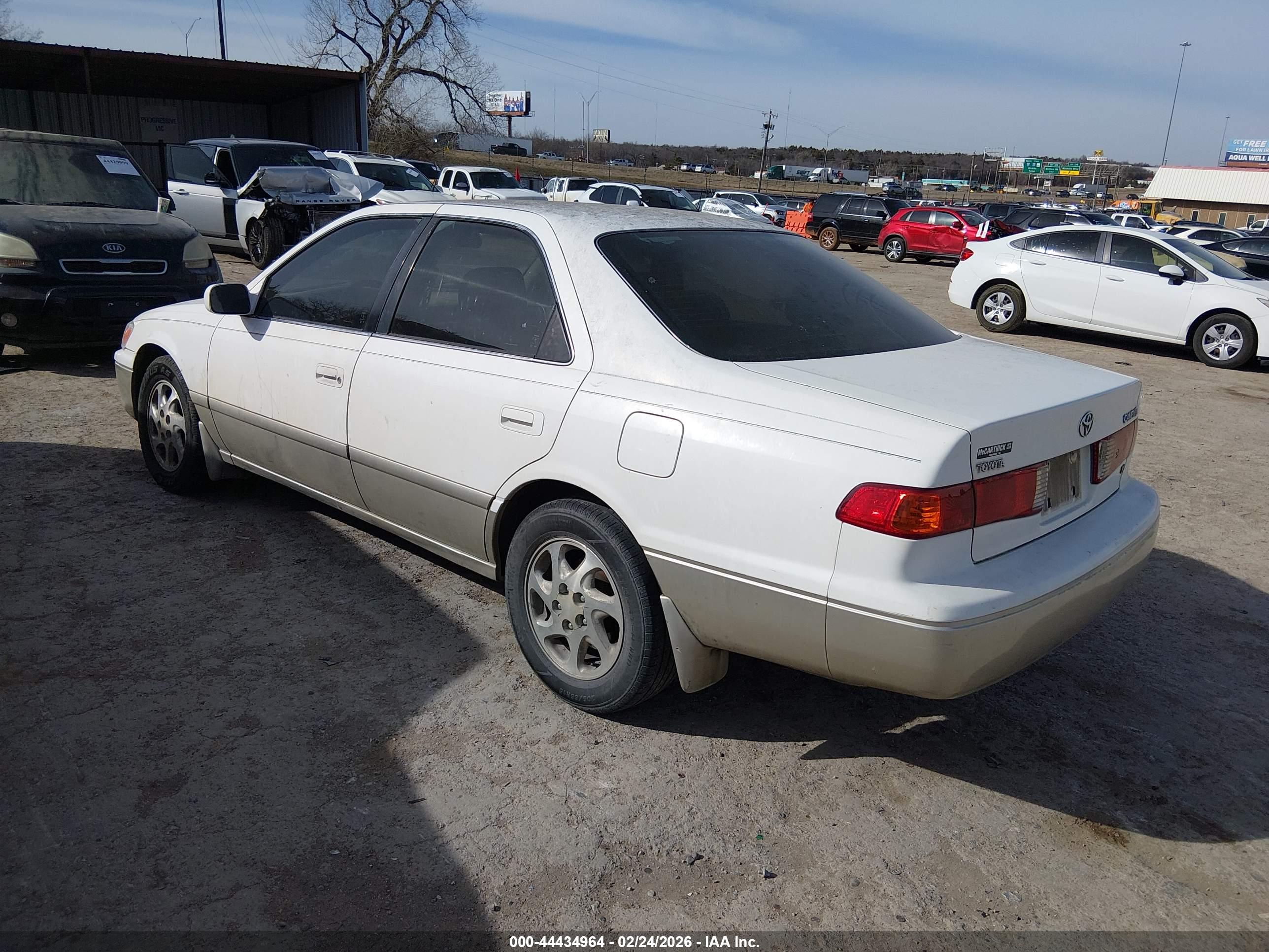 TOYOTA CAMRY image 3