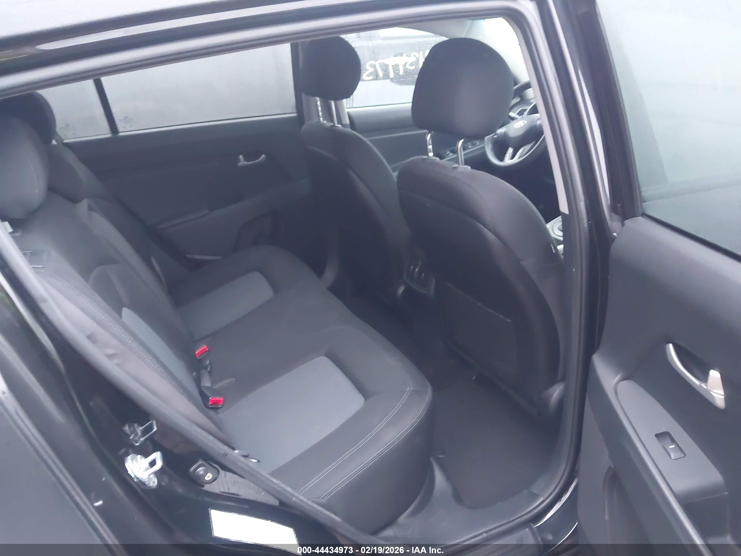 KIA SPORTAGE image 8