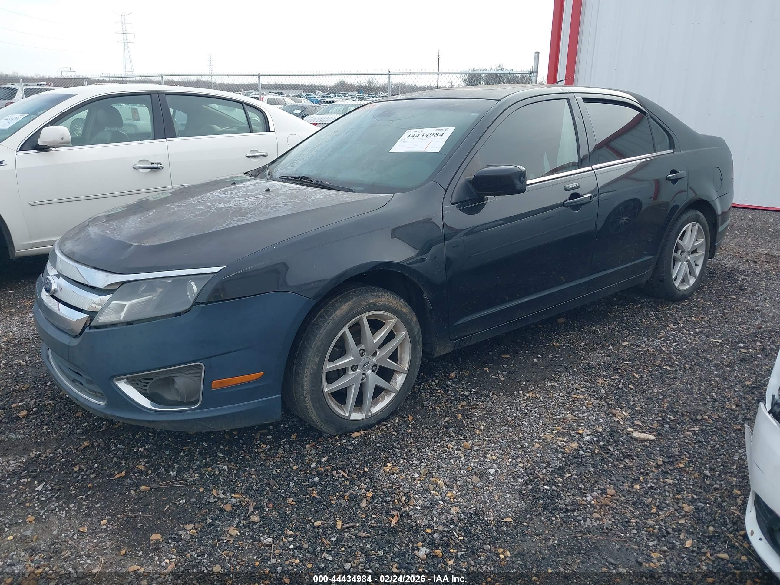 FORD FUSION image 2