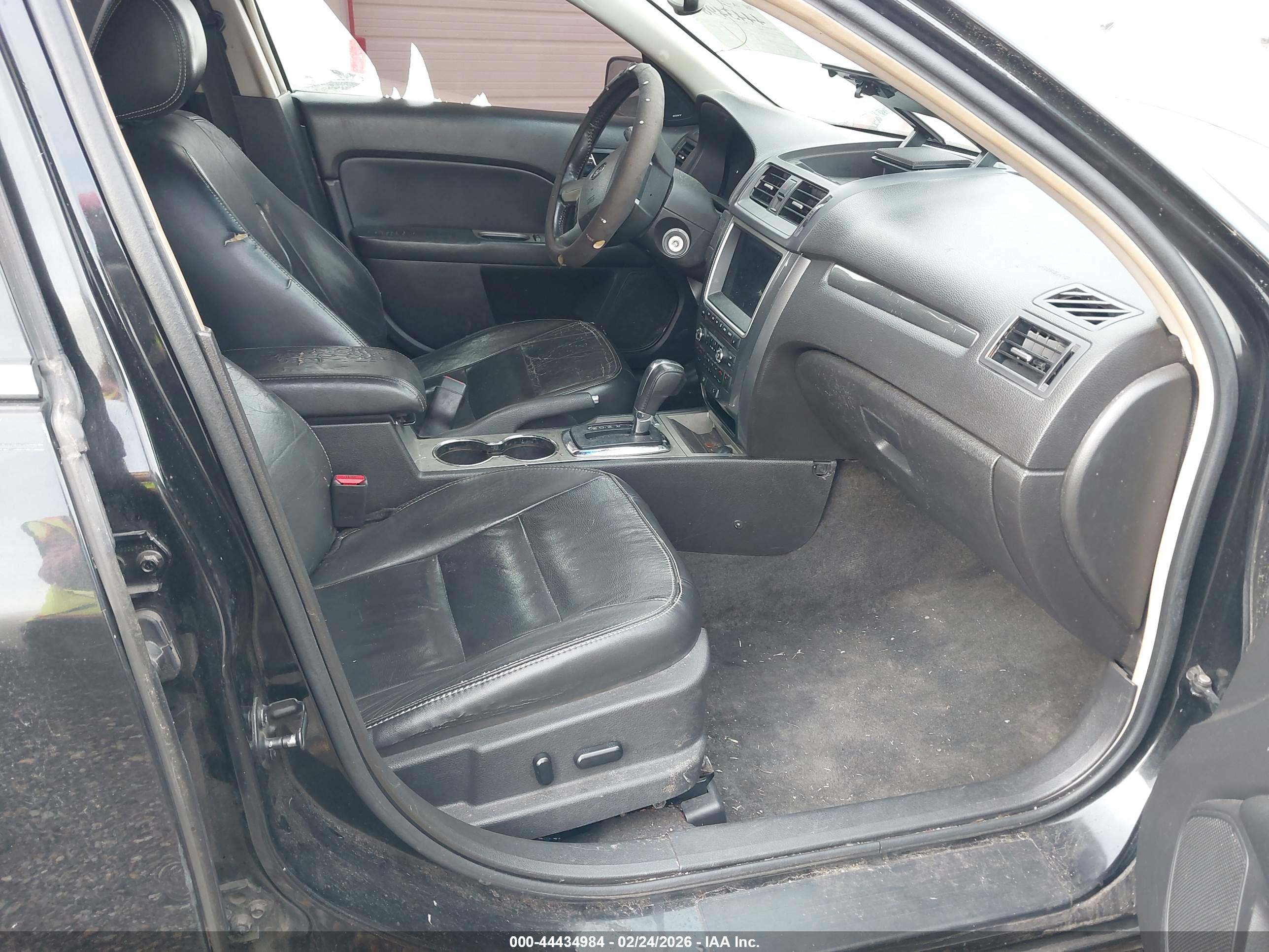 FORD FUSION image 5