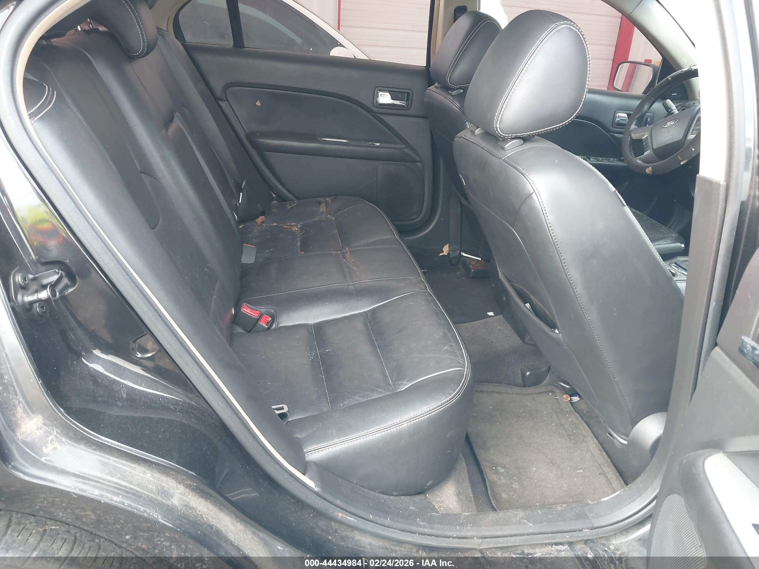 FORD FUSION image 8