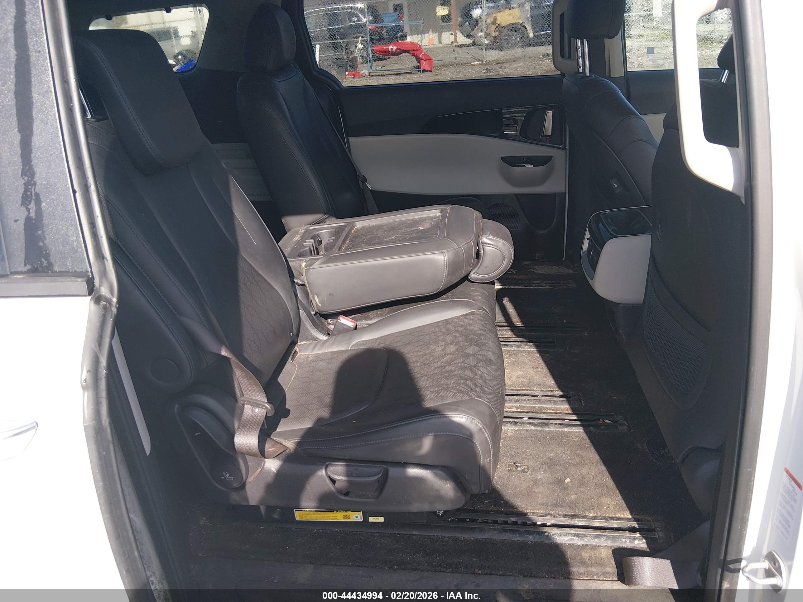 KIA CARNIVAL image 8