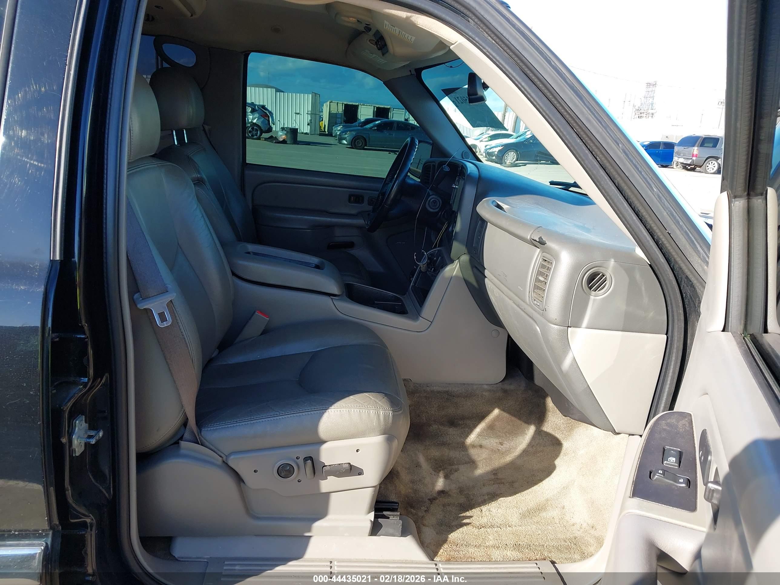 GMC YUKON image 5