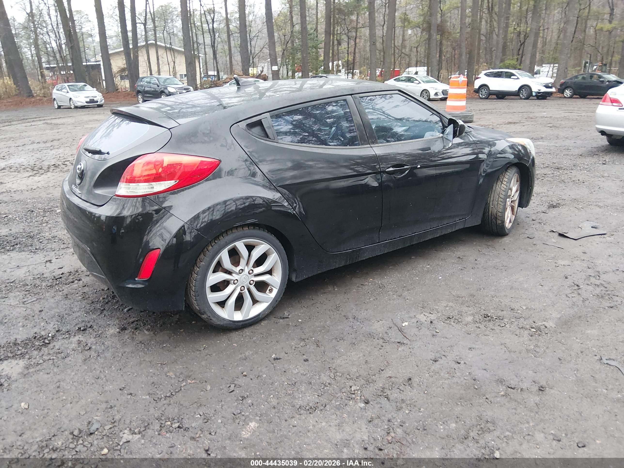 HYUNDAI VELOSTER image 4