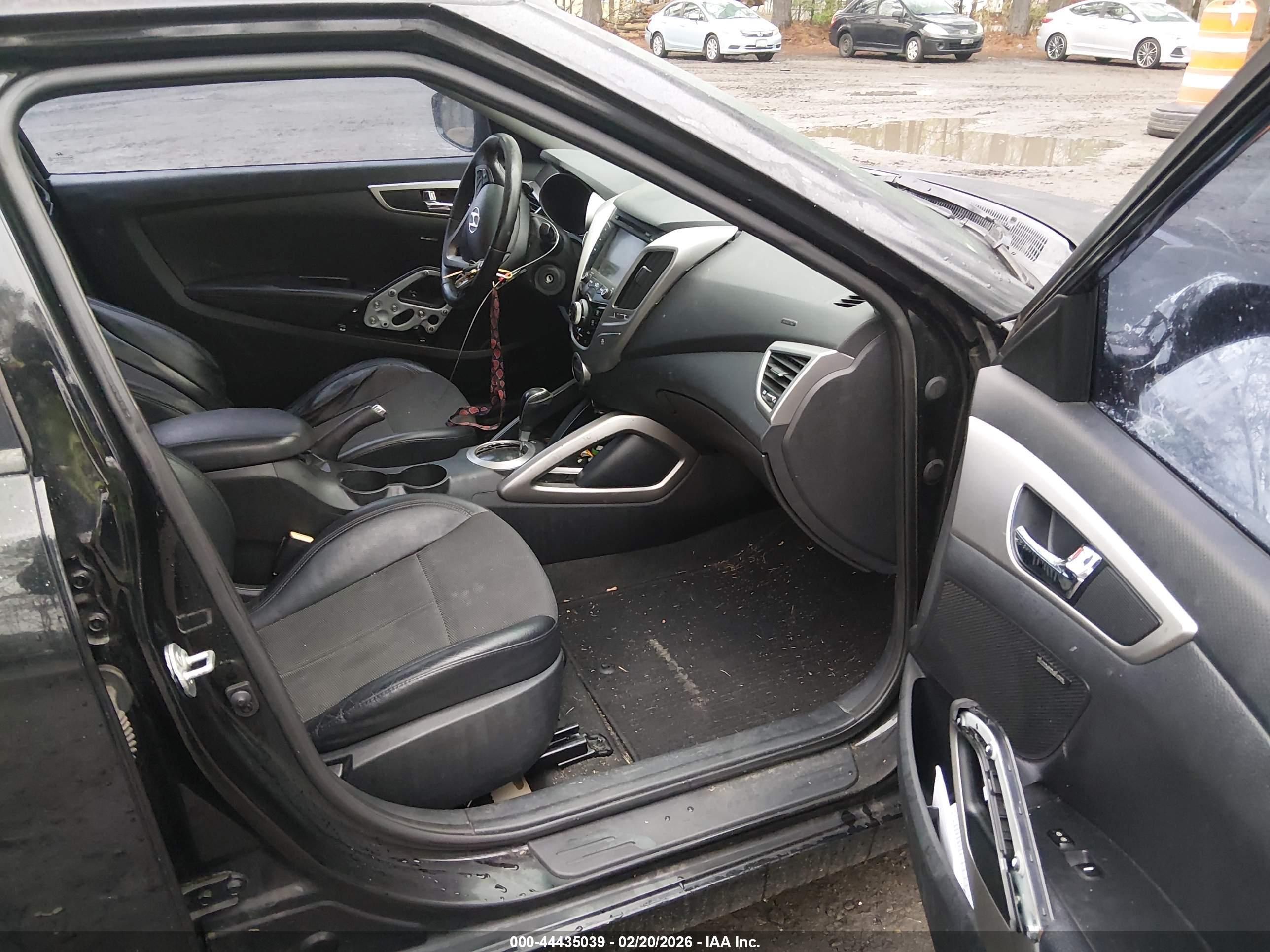 HYUNDAI VELOSTER image 5