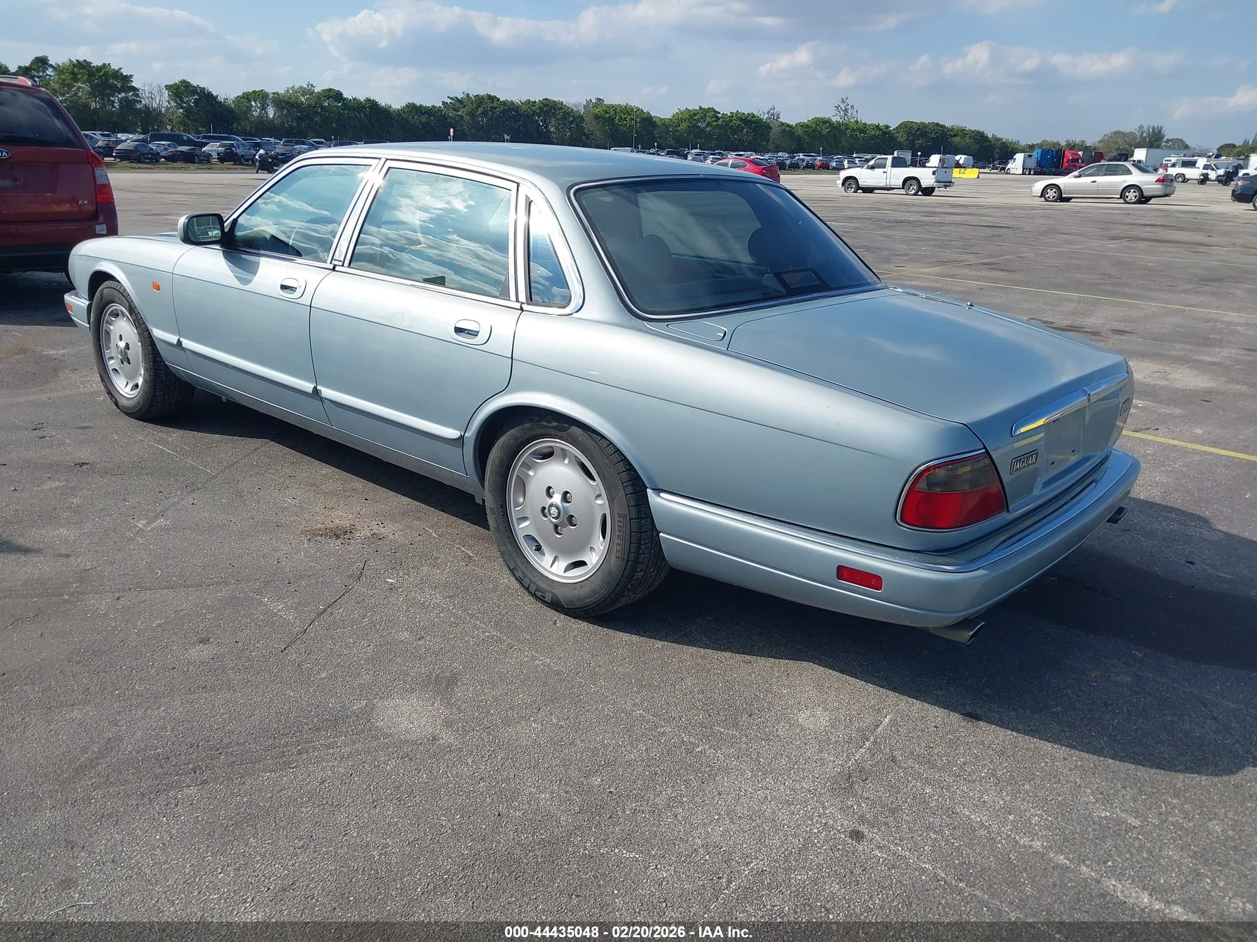 JAGUAR XJ6 image 3