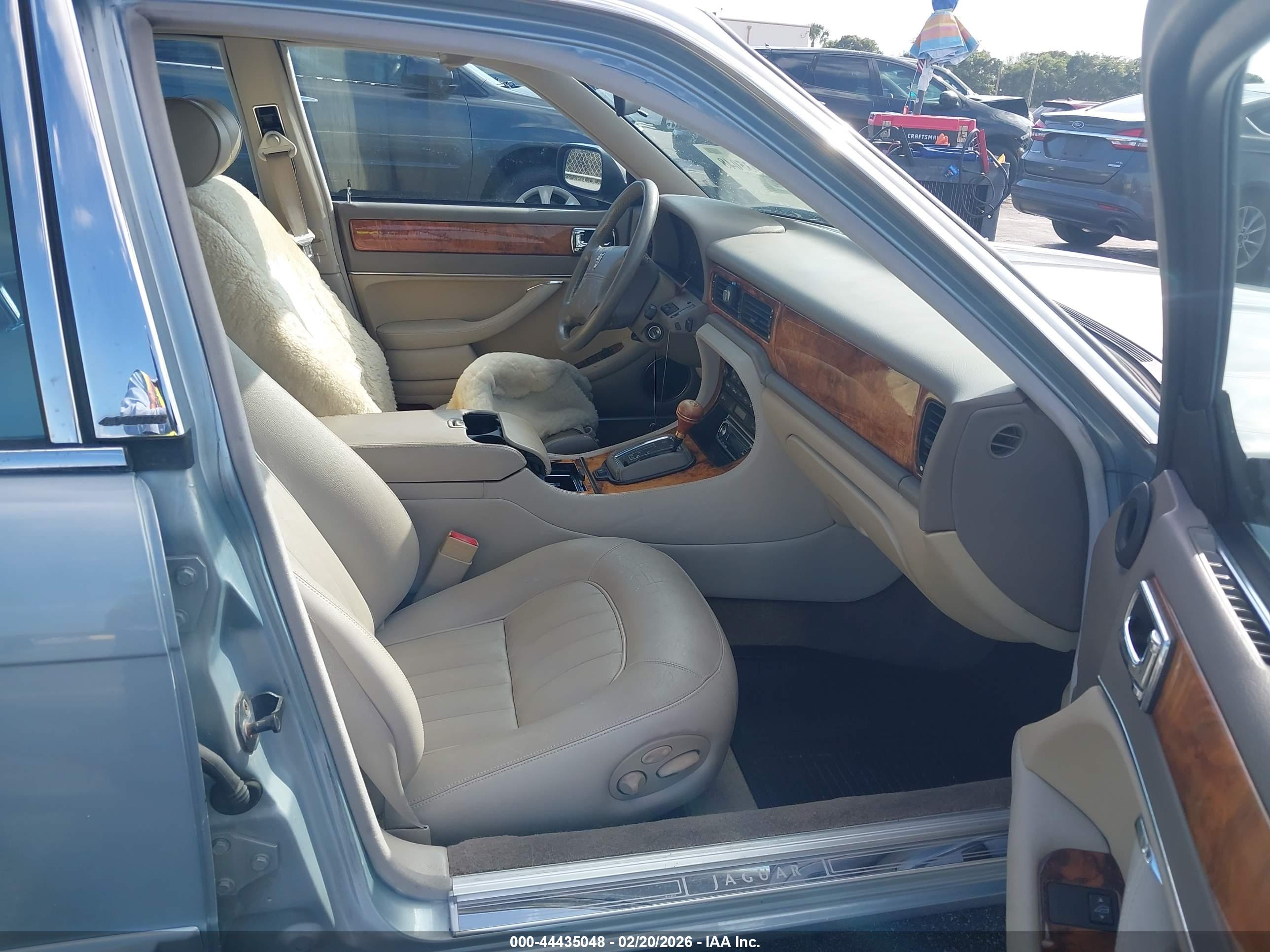 JAGUAR XJ6 image 5