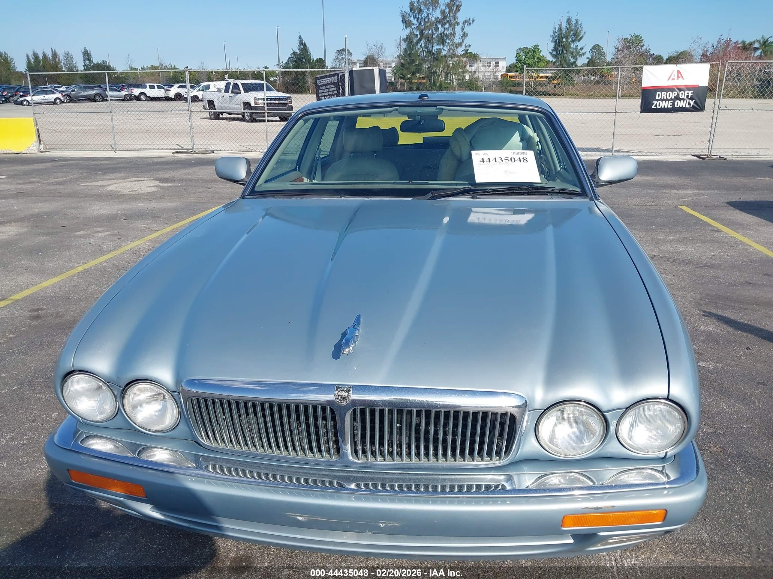 JAGUAR XJ6 image 6