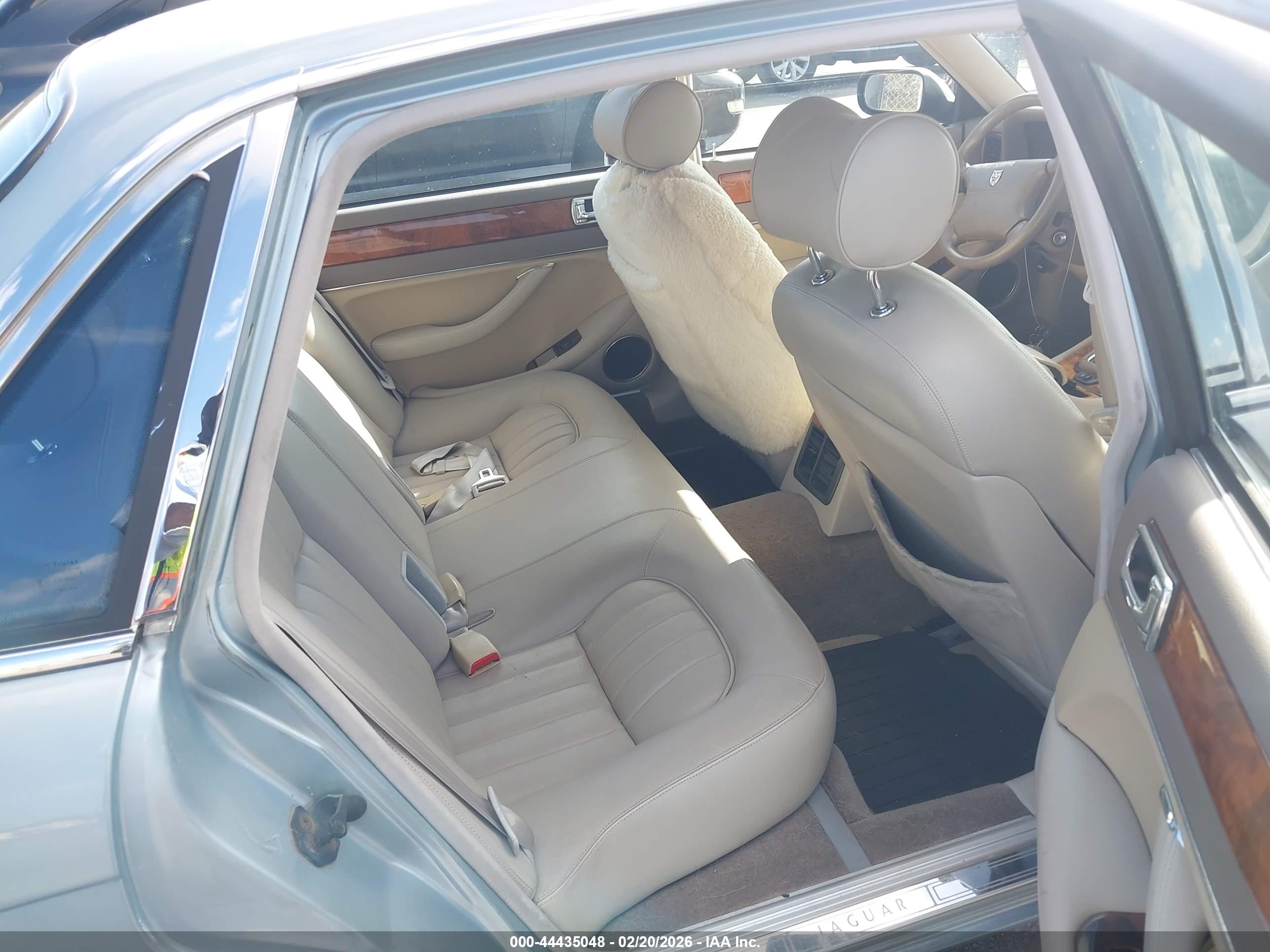 JAGUAR XJ6 image 8