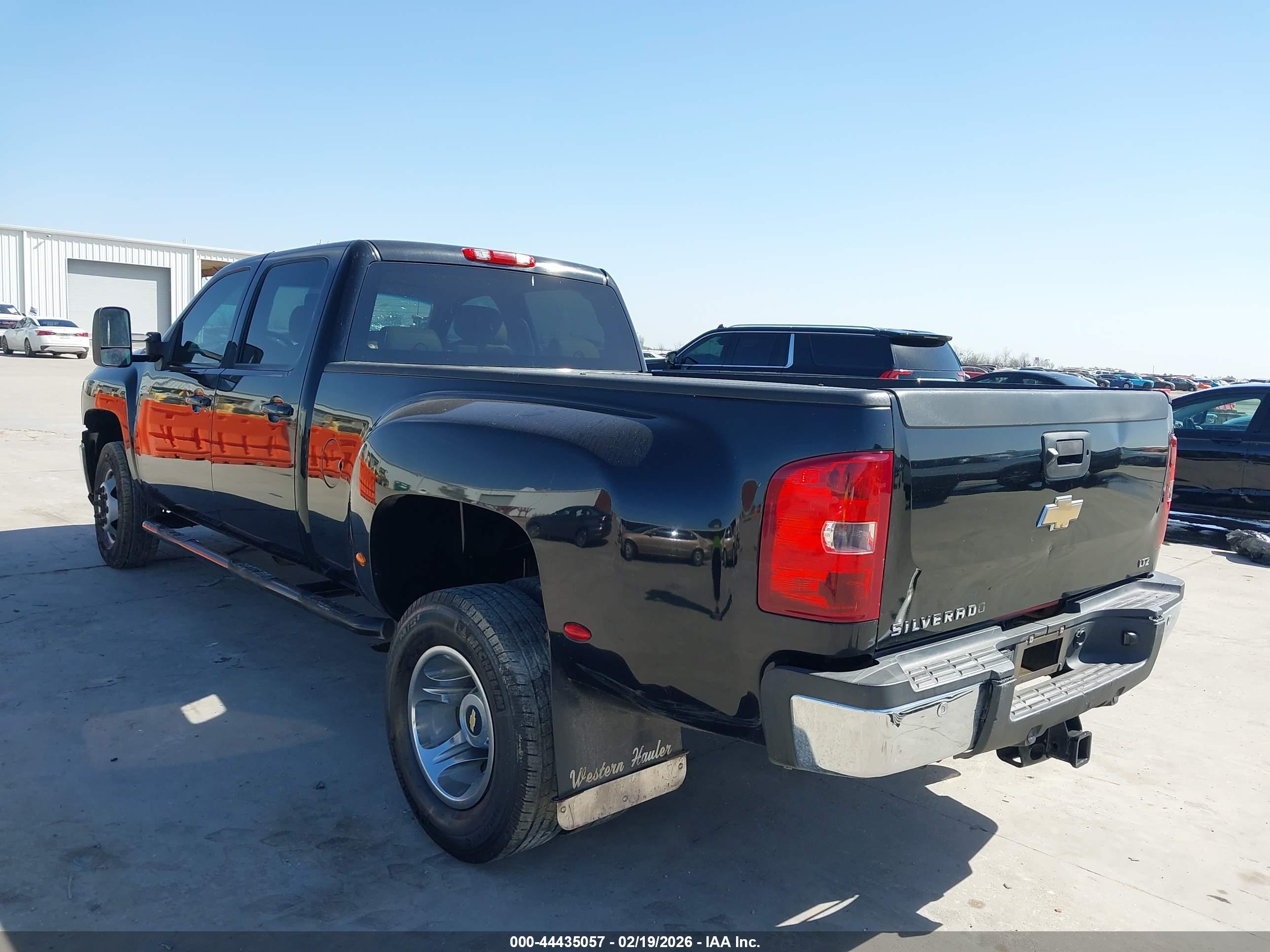 CHEVROLET SILVERADO image 3