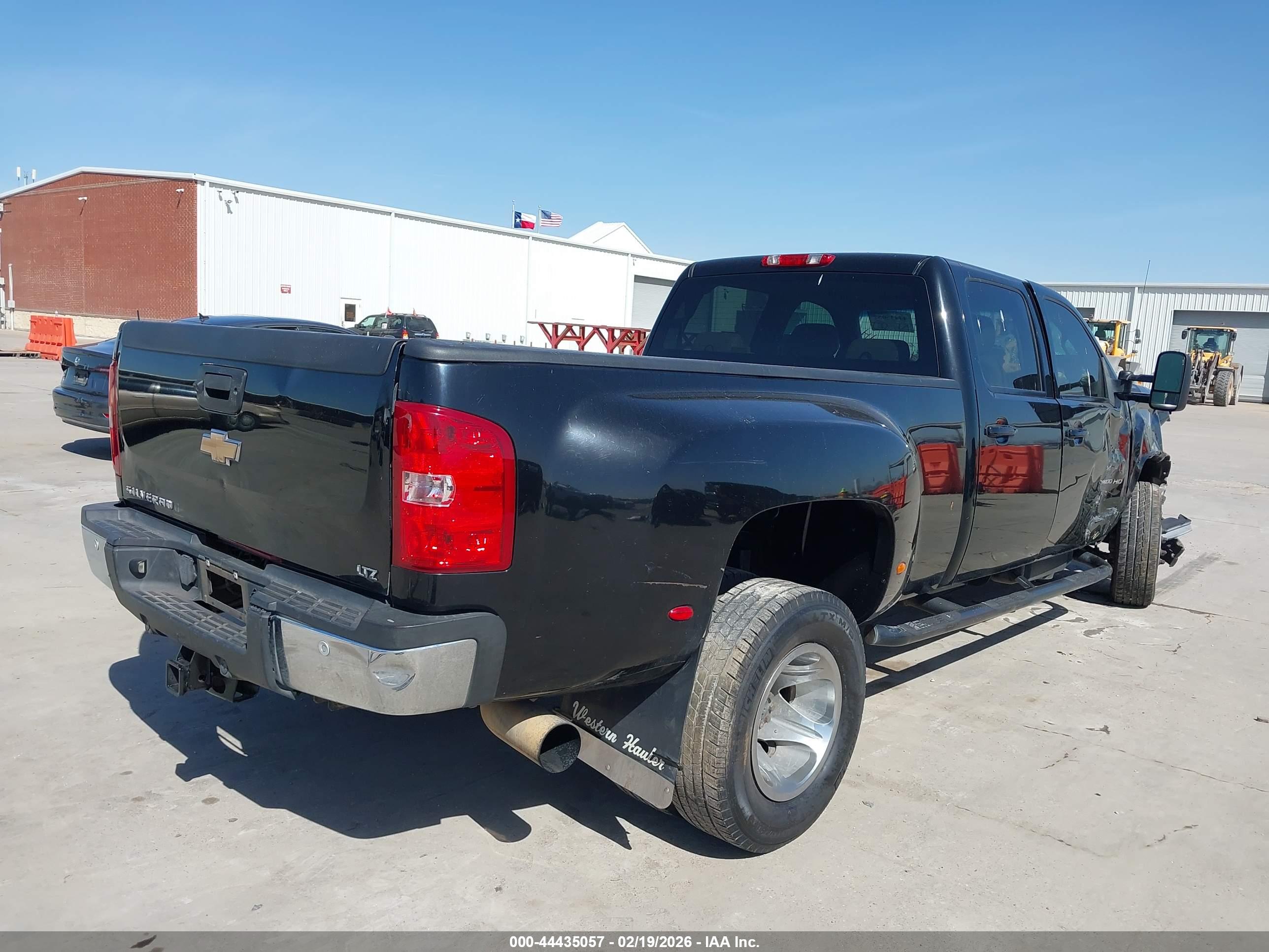CHEVROLET SILVERADO image 4