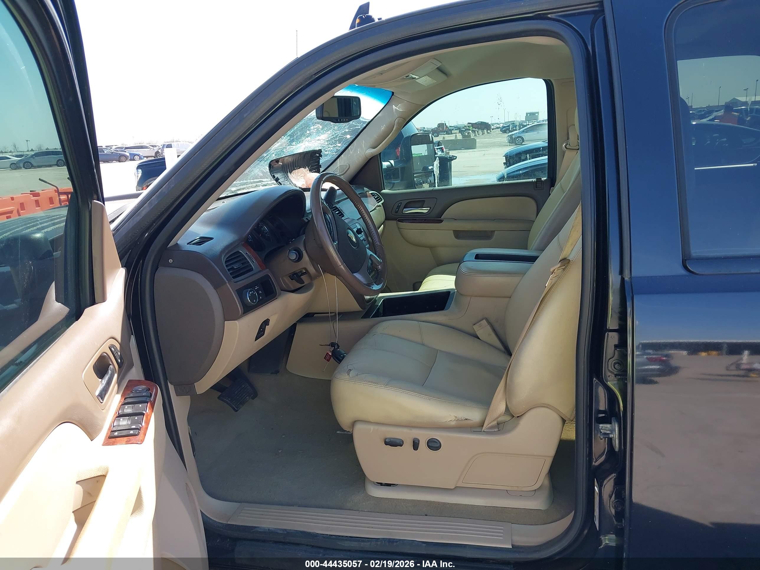 CHEVROLET SILVERADO image 8