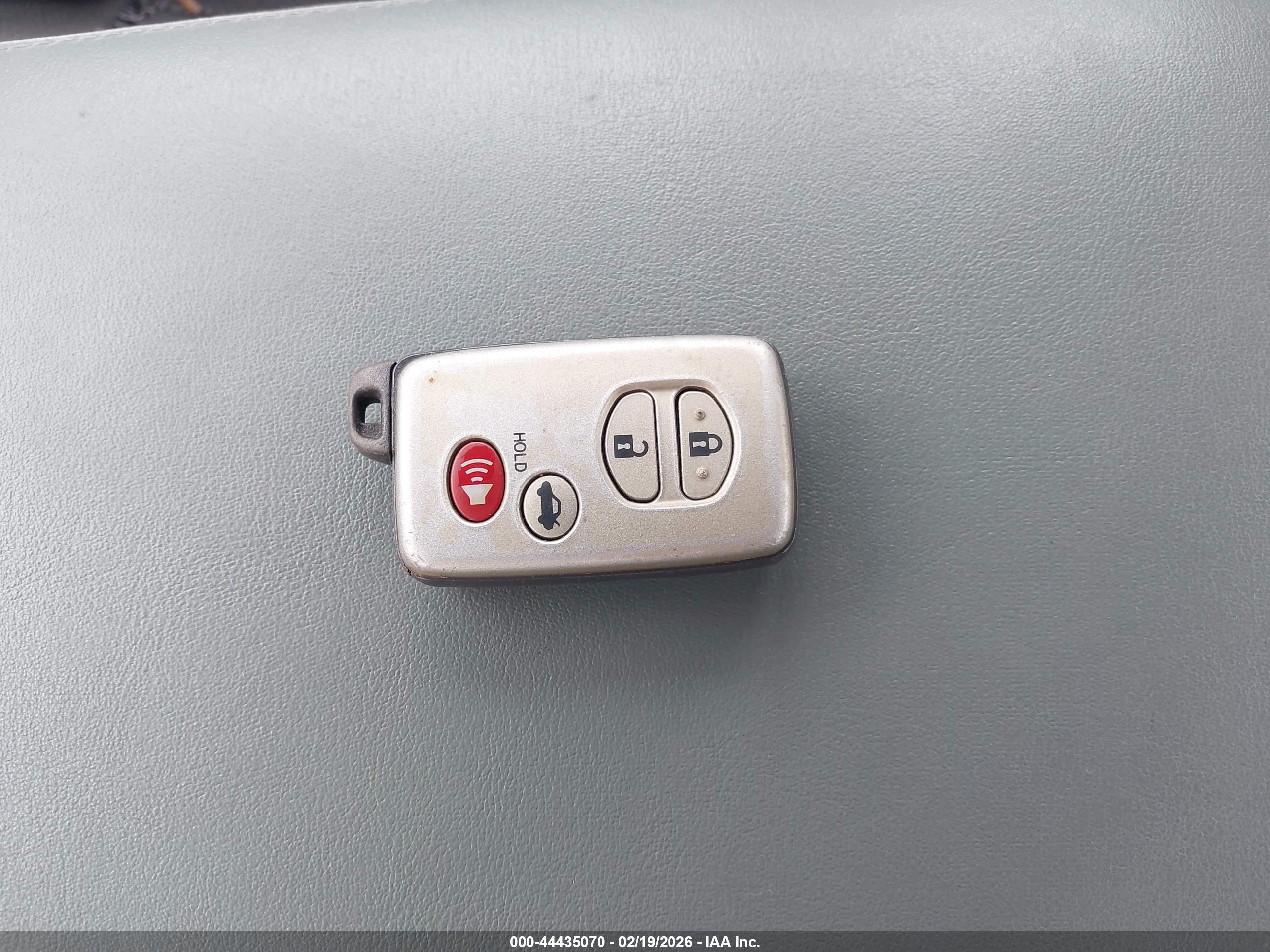 TOYOTA AVALON image 11