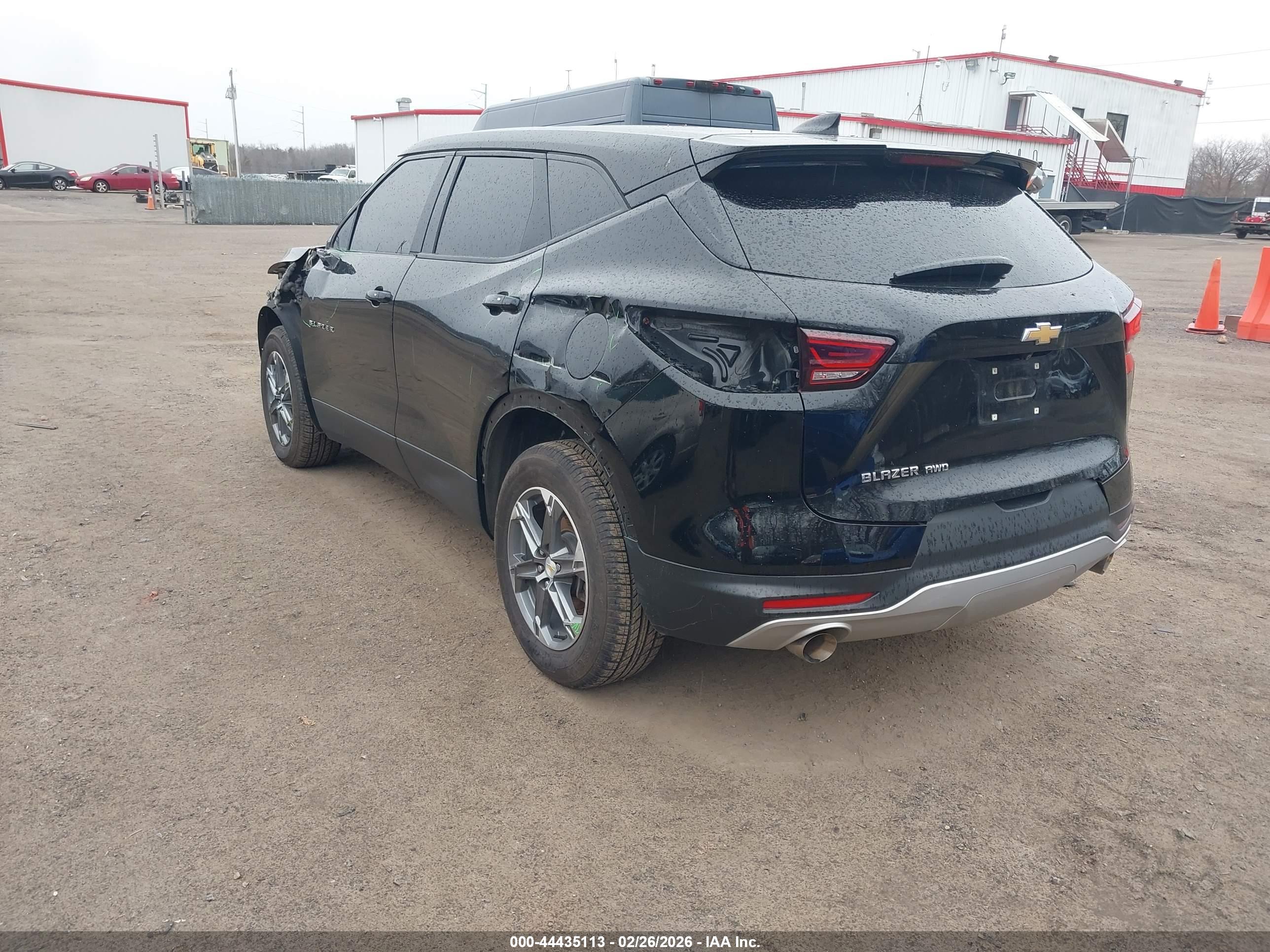 CHEVROLET BLAZER image 3