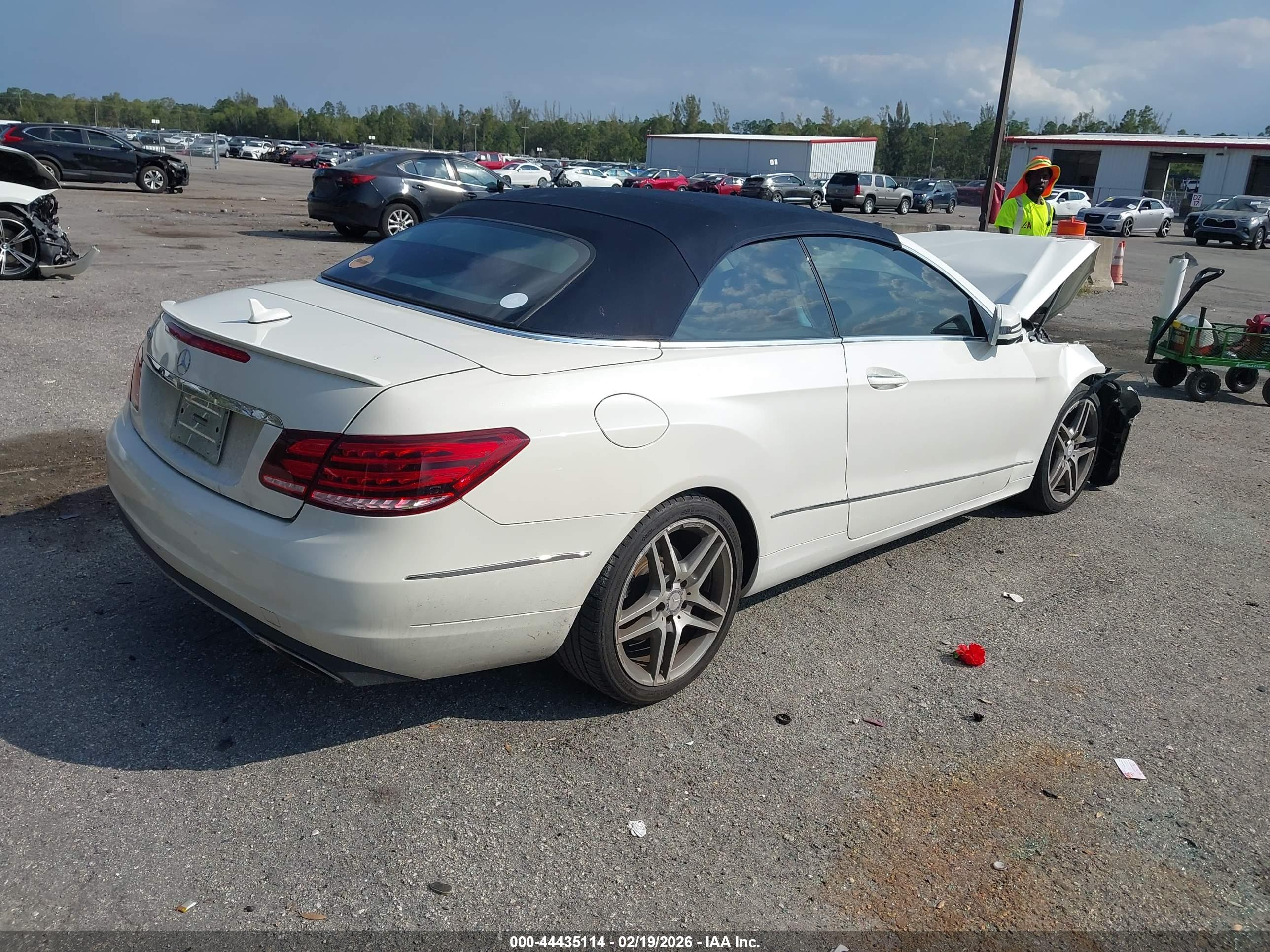 MERCEDES-BENZ E image 4