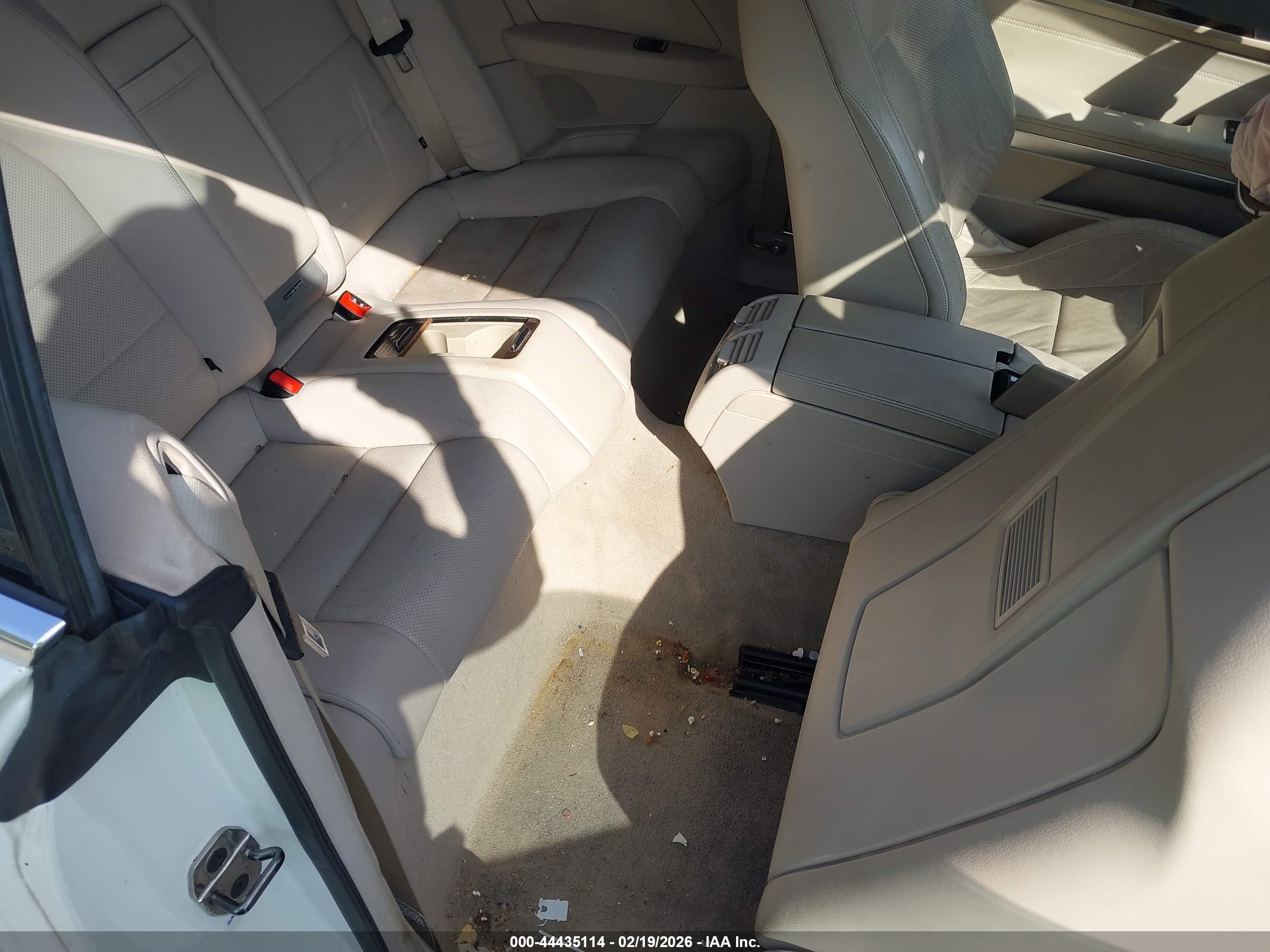 MERCEDES-BENZ E image 8