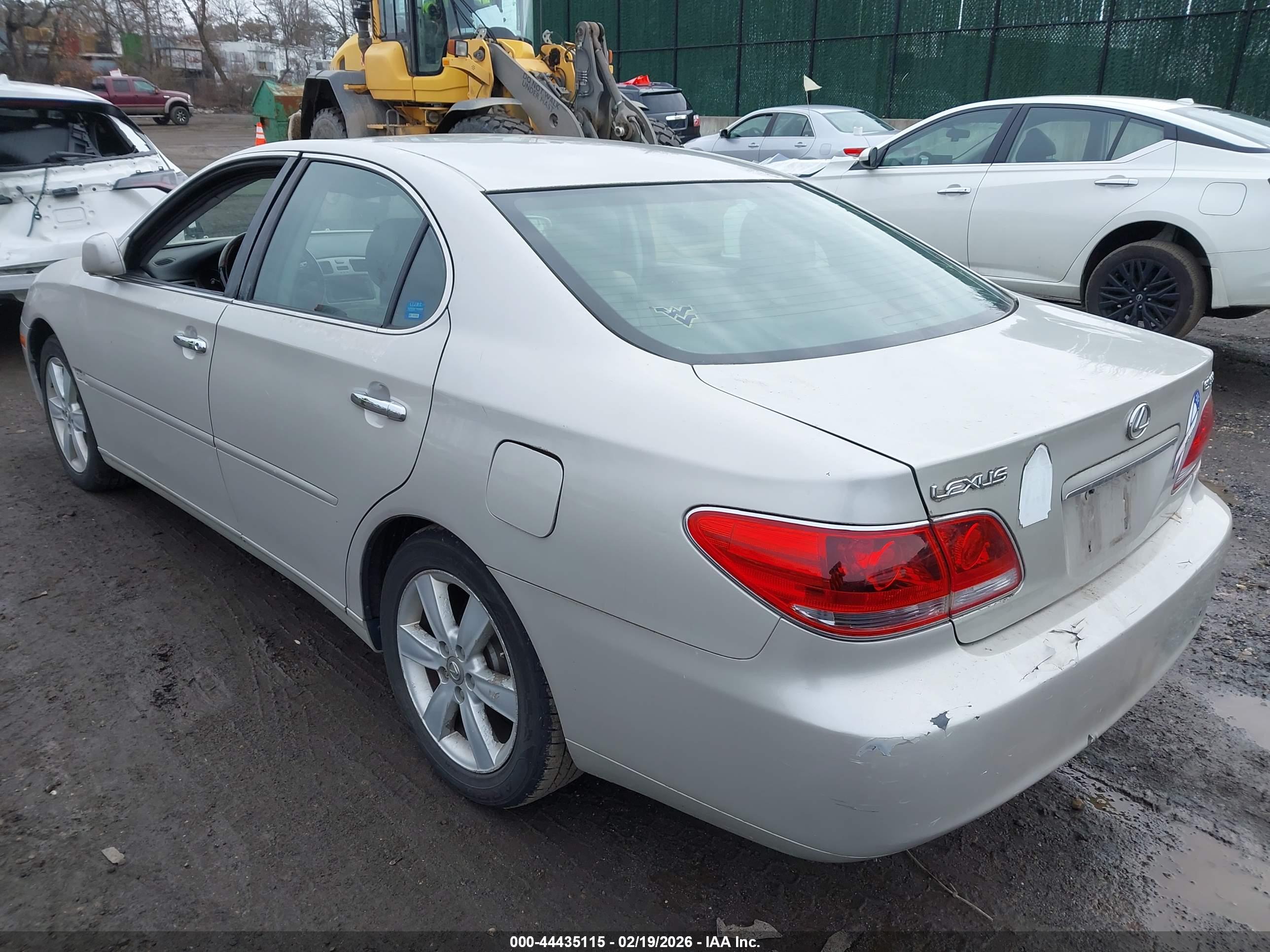 LEXUS ES image 3