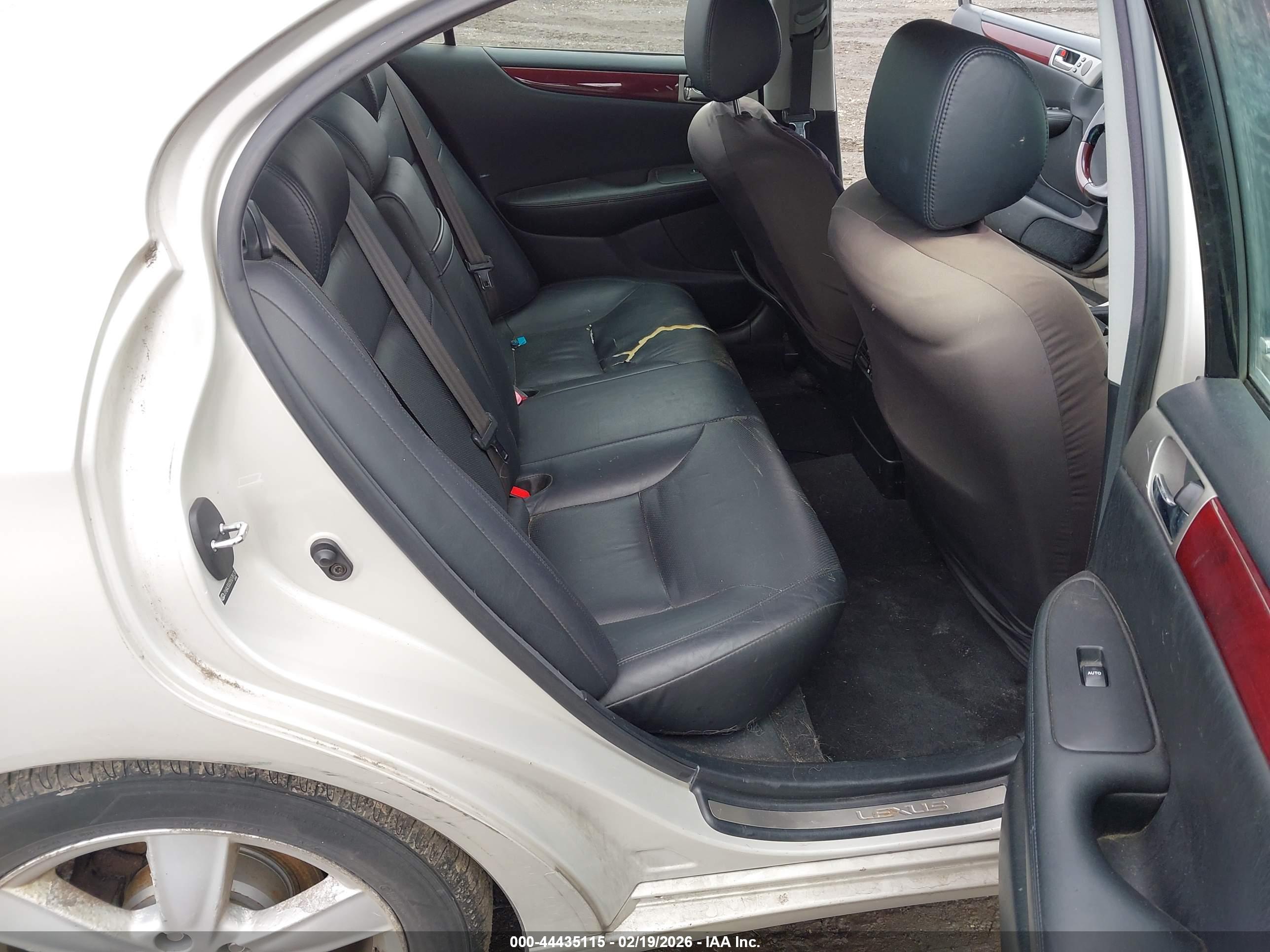 LEXUS ES image 8