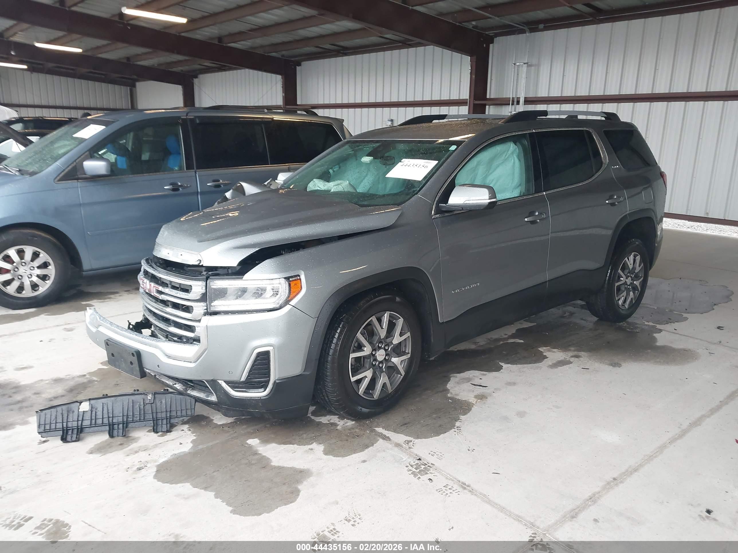 GMC ACADIA image 2