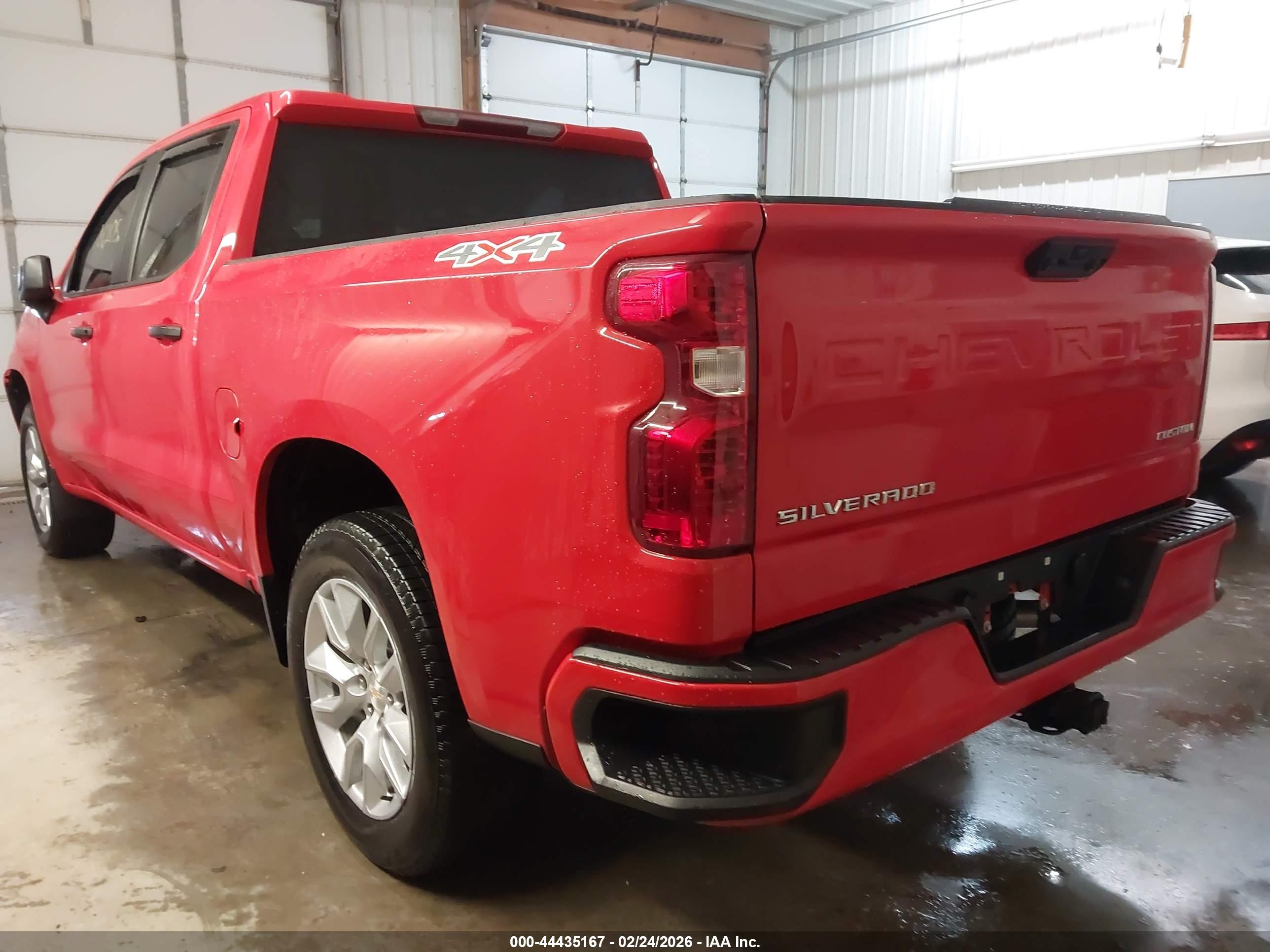 CHEVROLET SILVERADO image 3