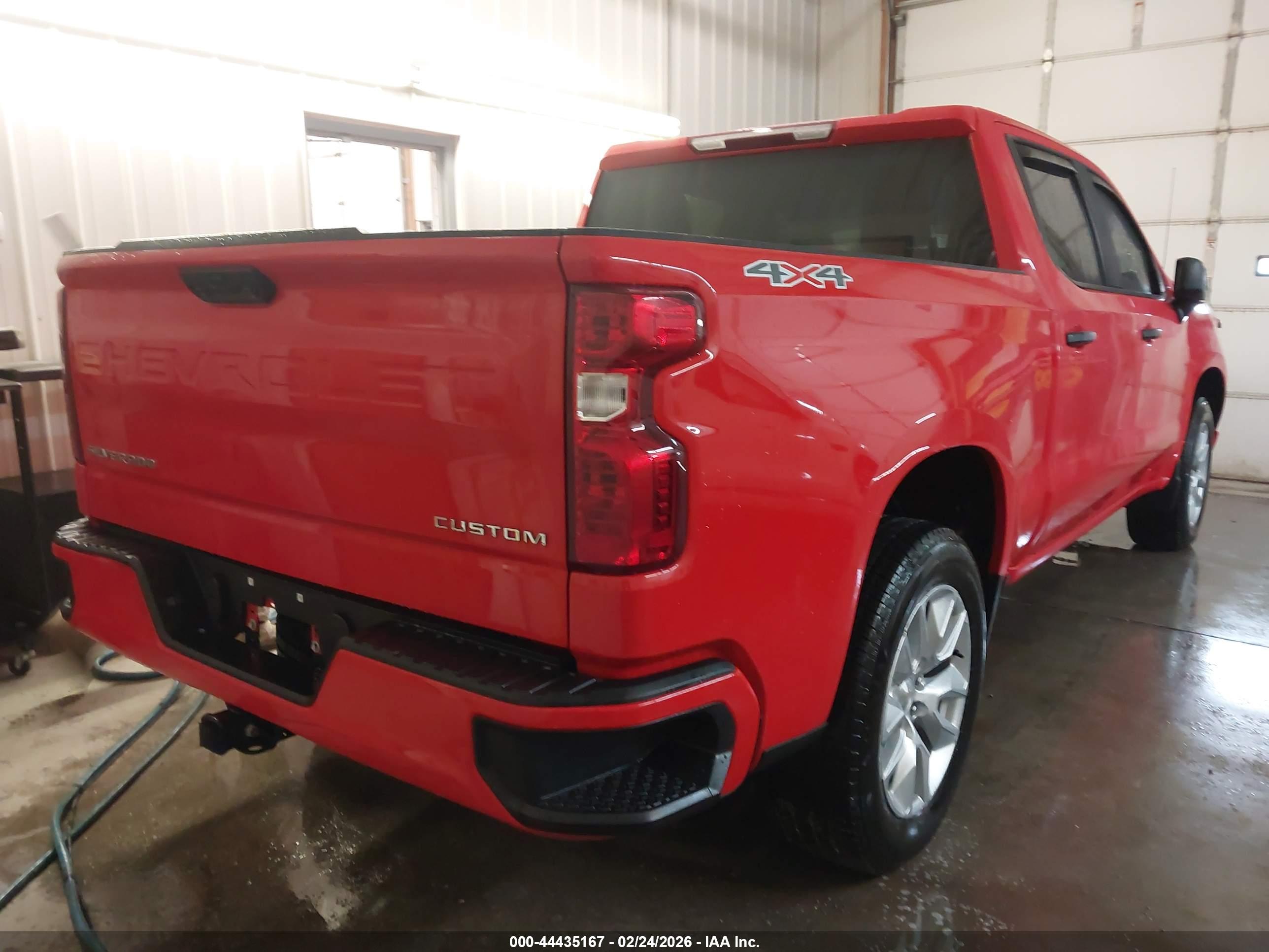 CHEVROLET SILVERADO image 4