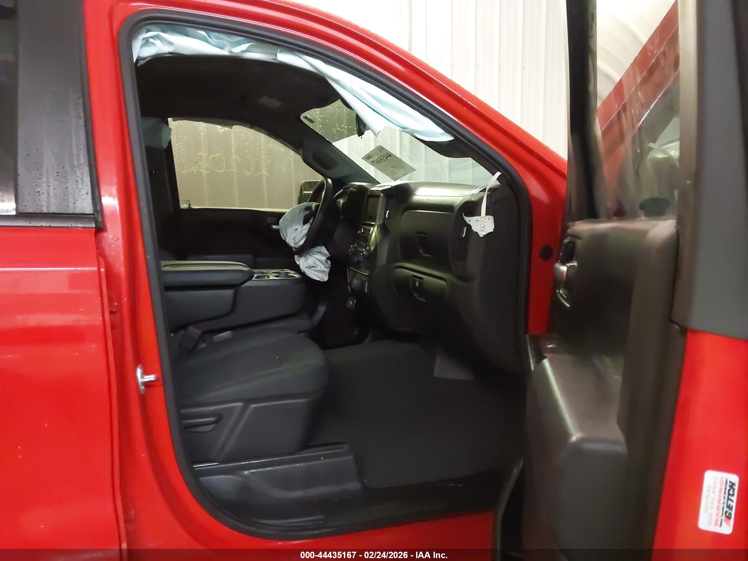 CHEVROLET SILVERADO image 5