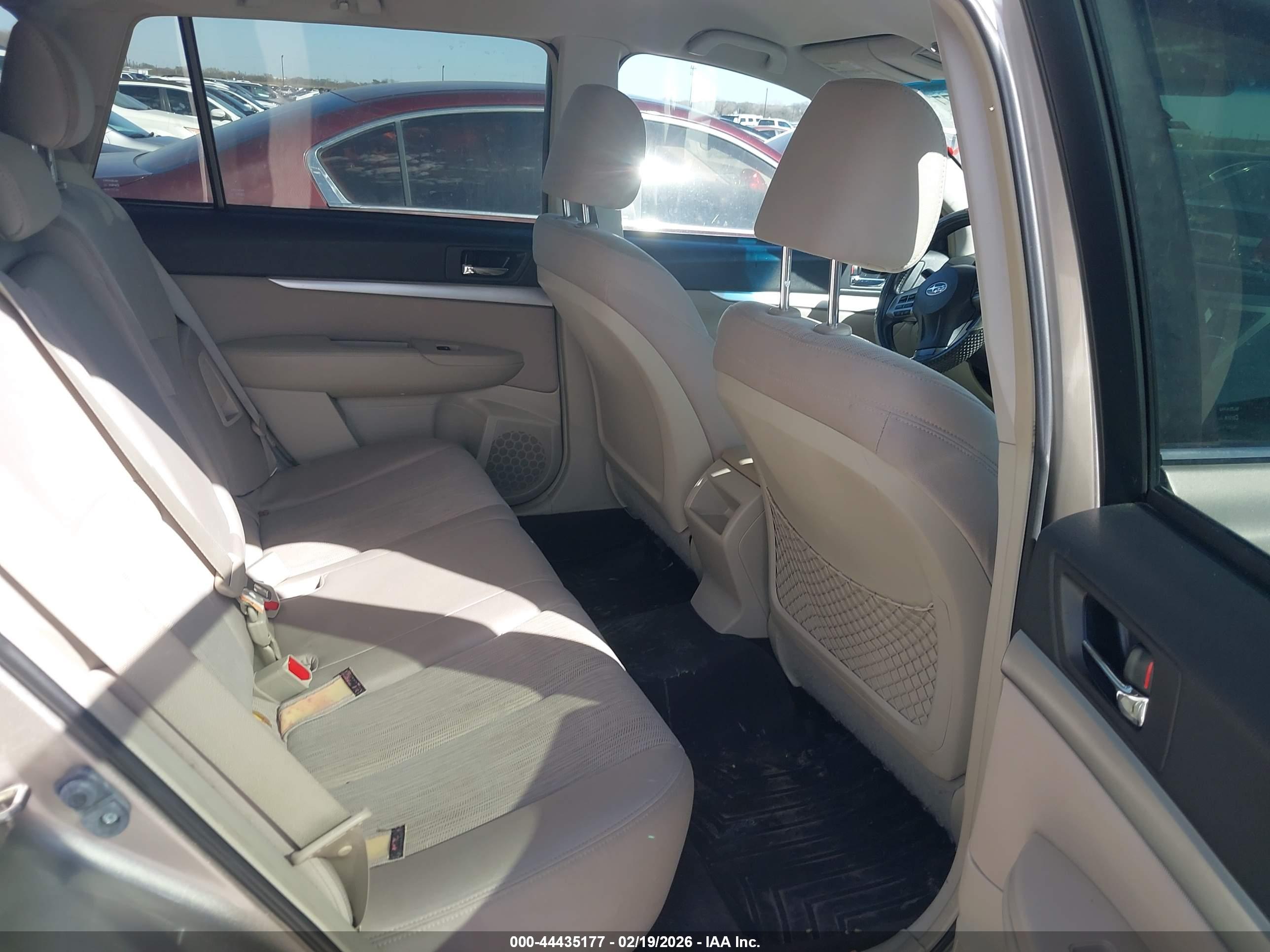 SUBARU OUTBACK image 8