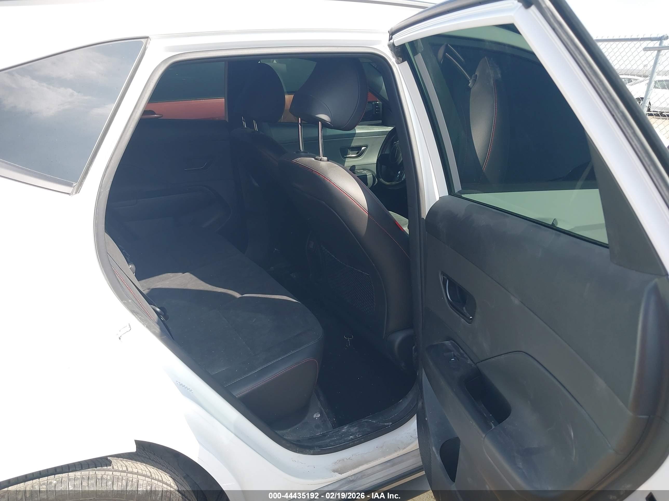HYUNDAI KONA image 8