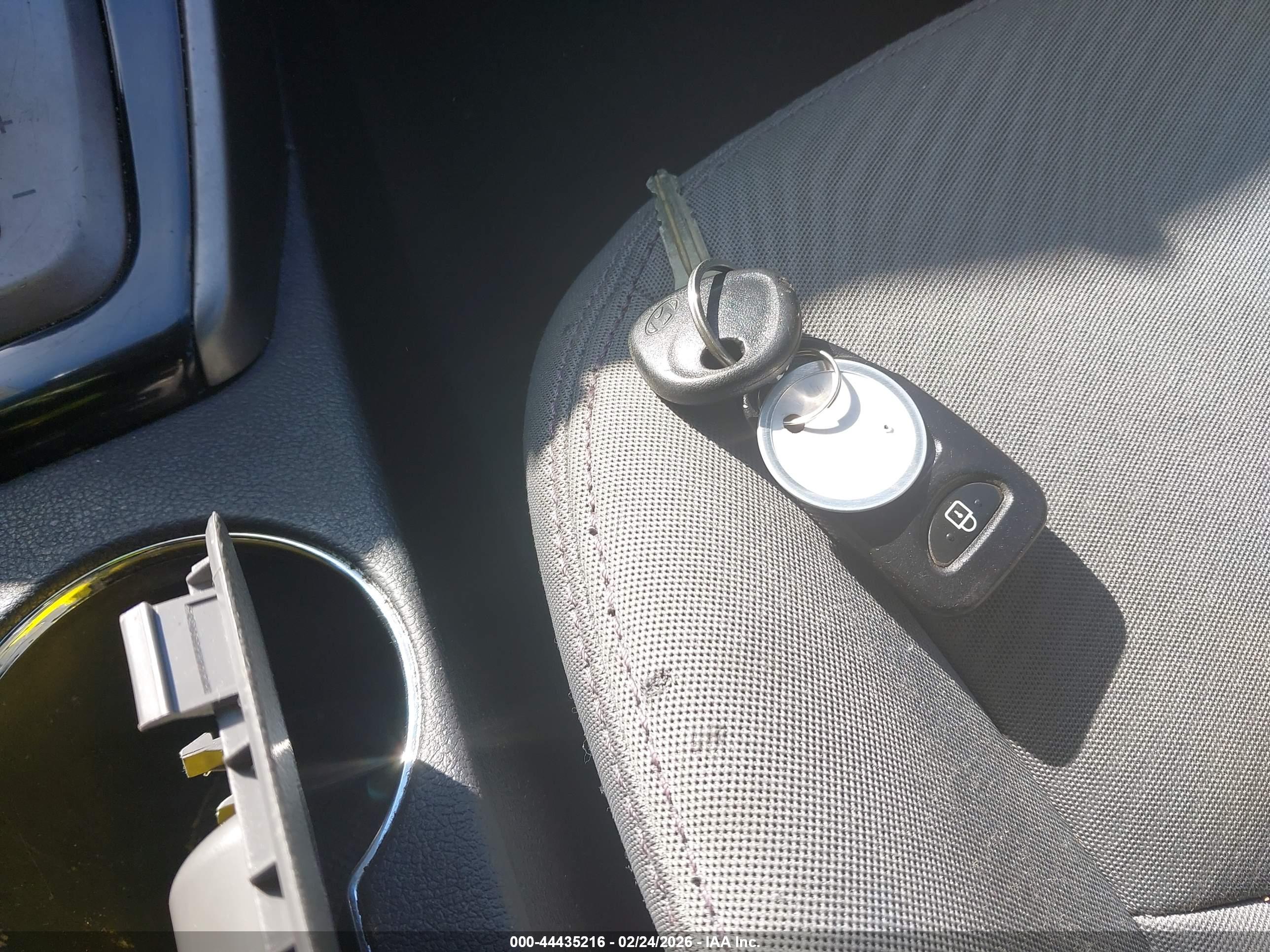 HYUNDAI ELANTRA image 11