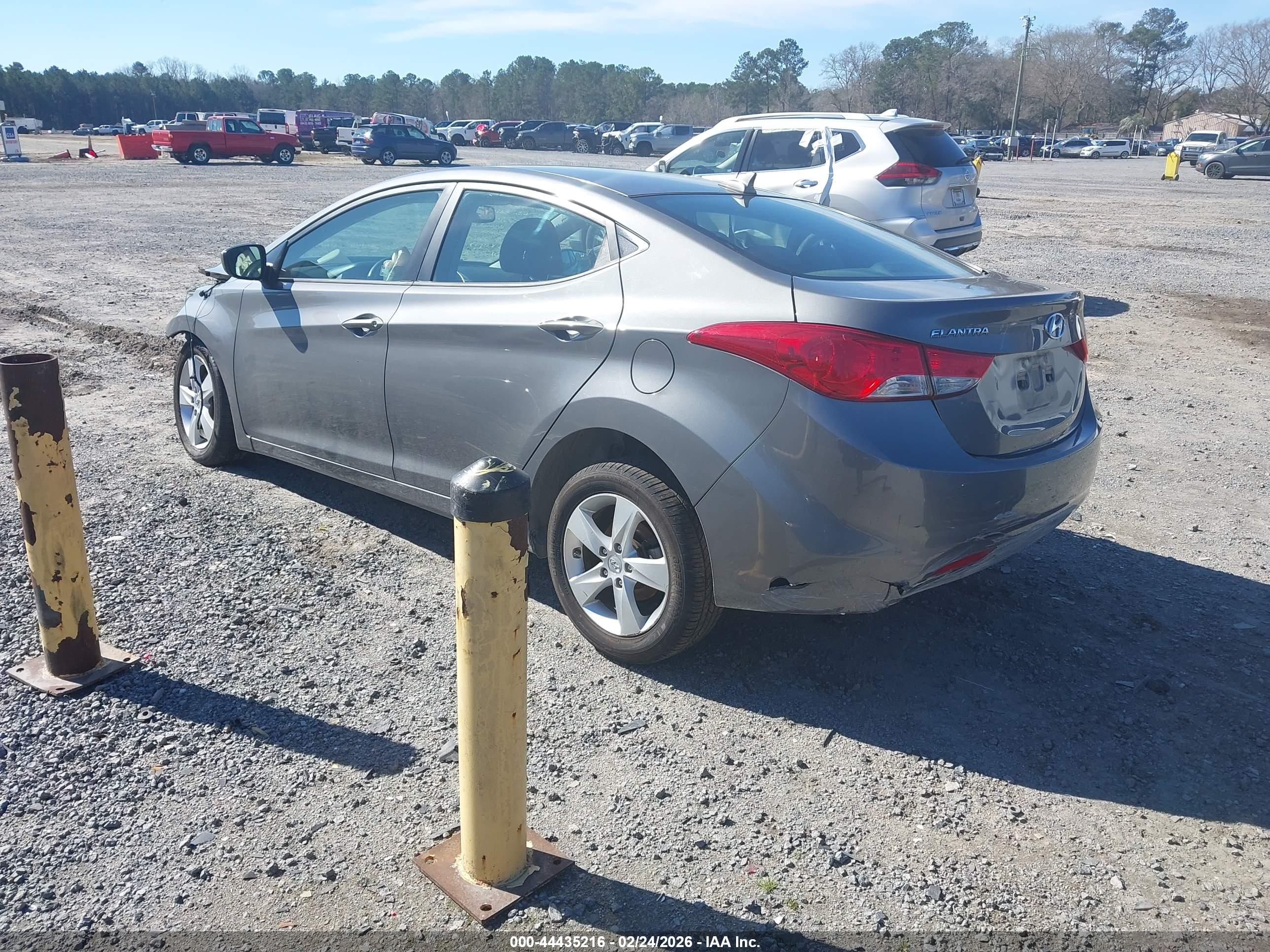 HYUNDAI ELANTRA image 3