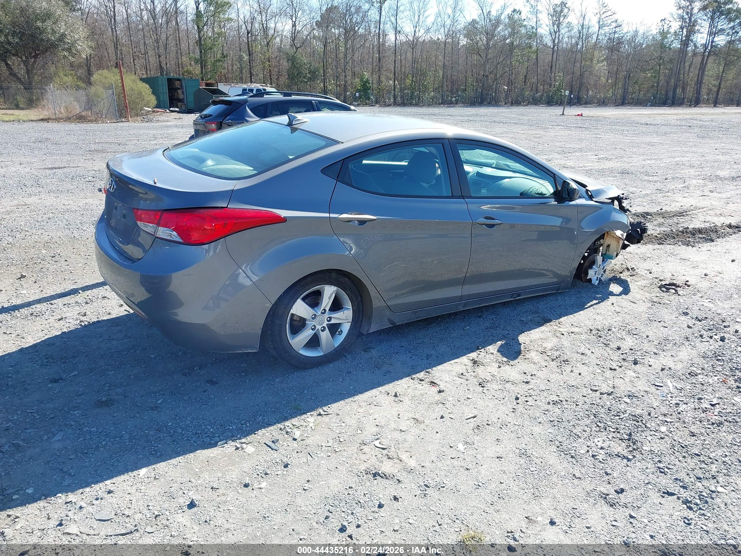HYUNDAI ELANTRA image 4