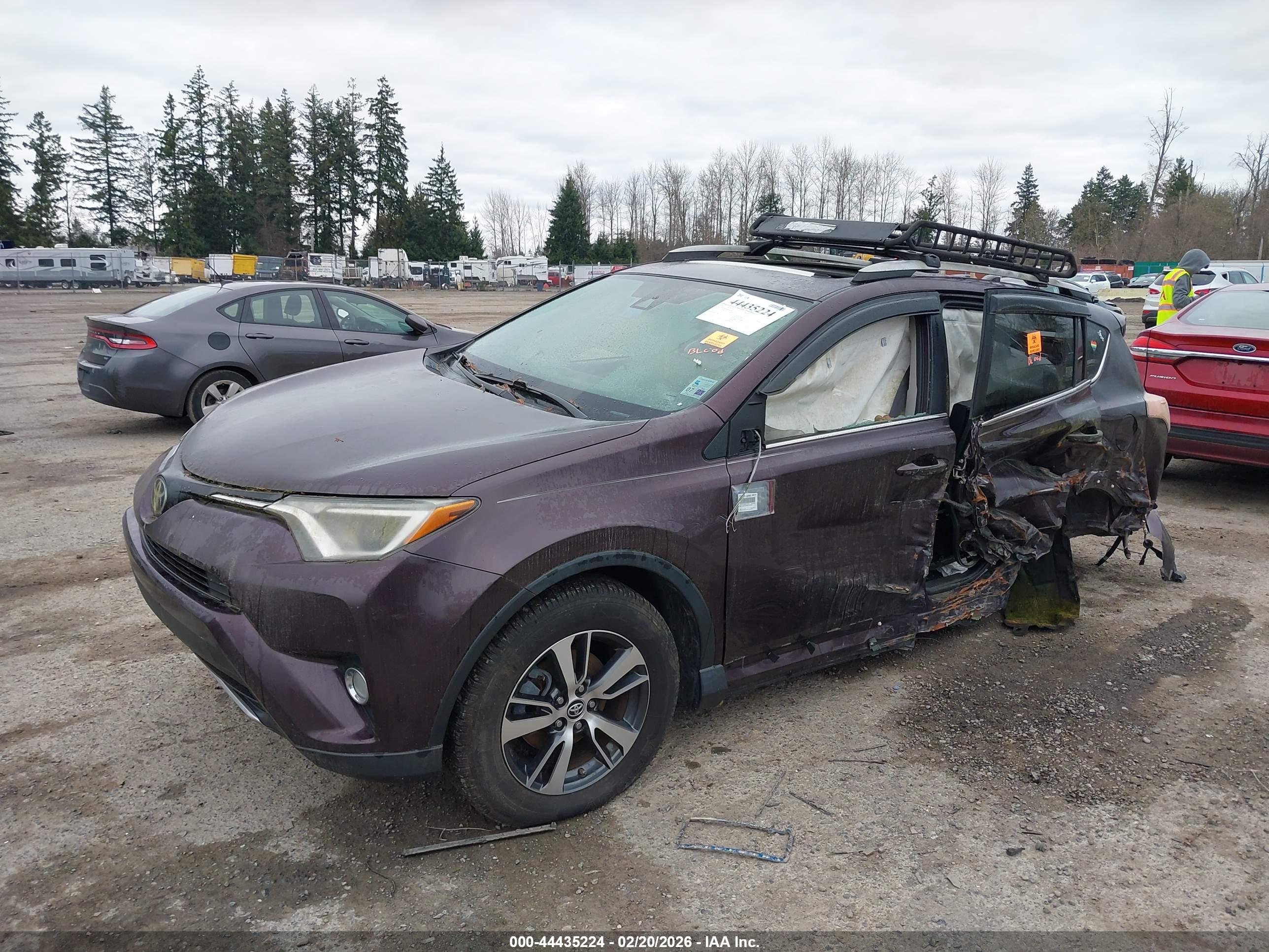 TOYOTA RAV4 image 2