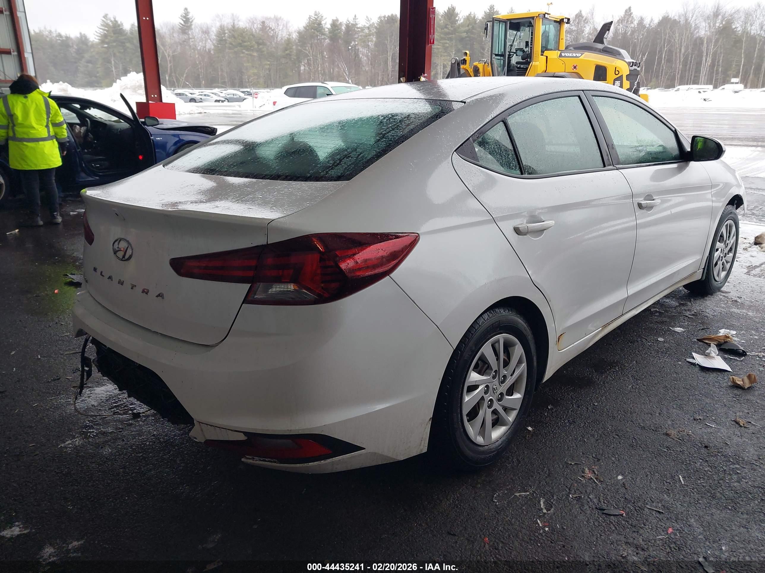 HYUNDAI ELANTRA image 4