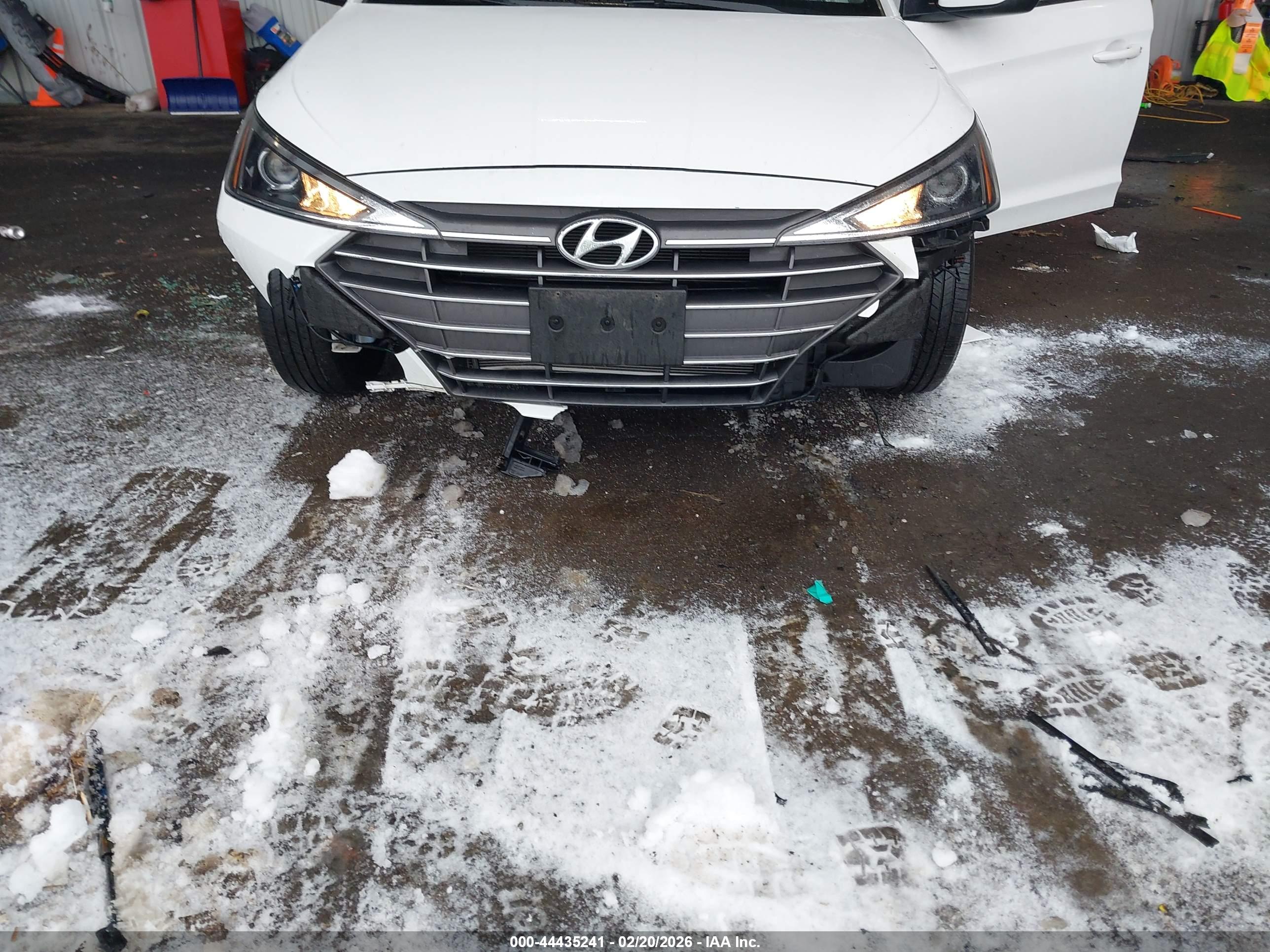 HYUNDAI ELANTRA image 6