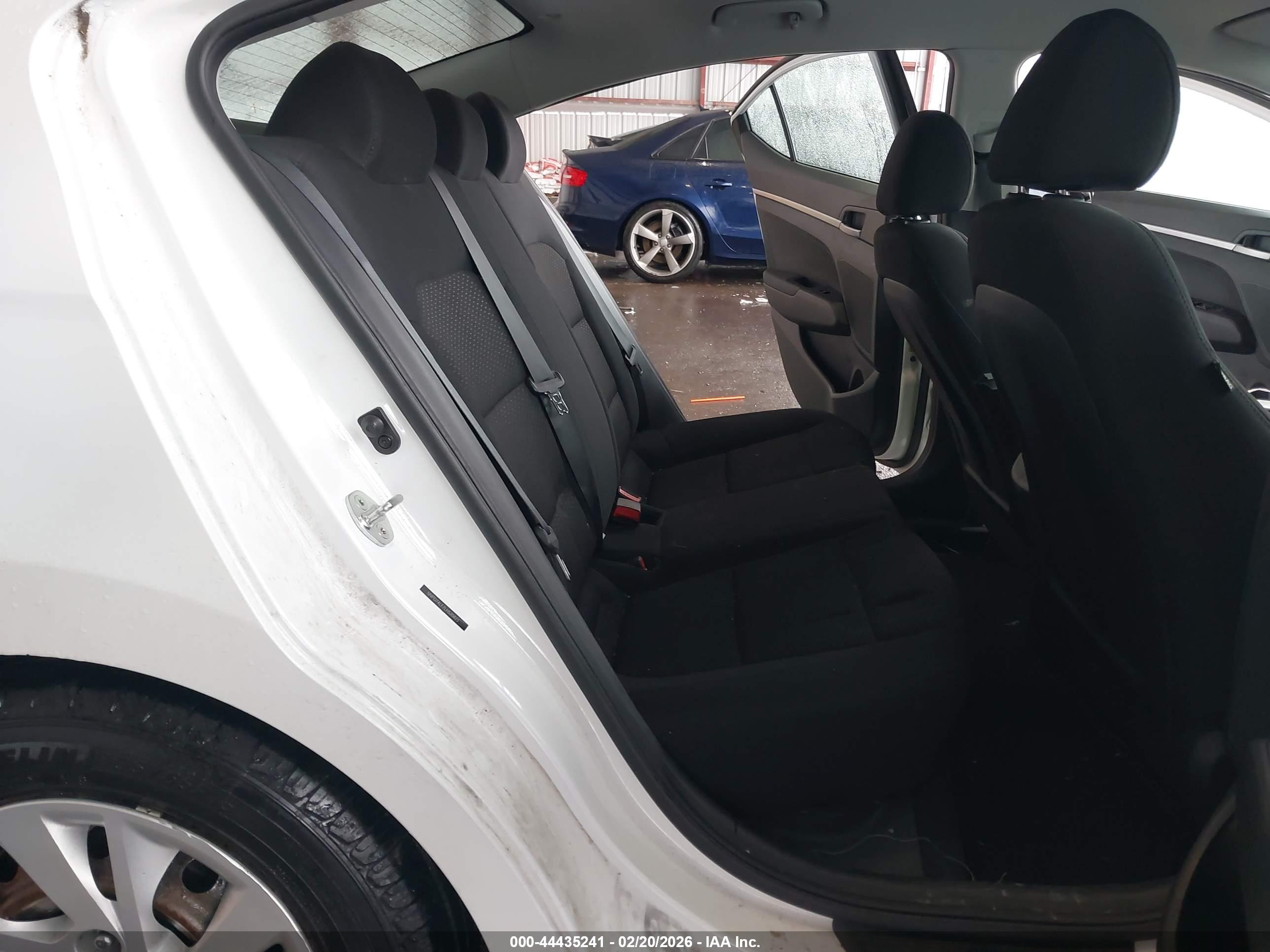 HYUNDAI ELANTRA image 8