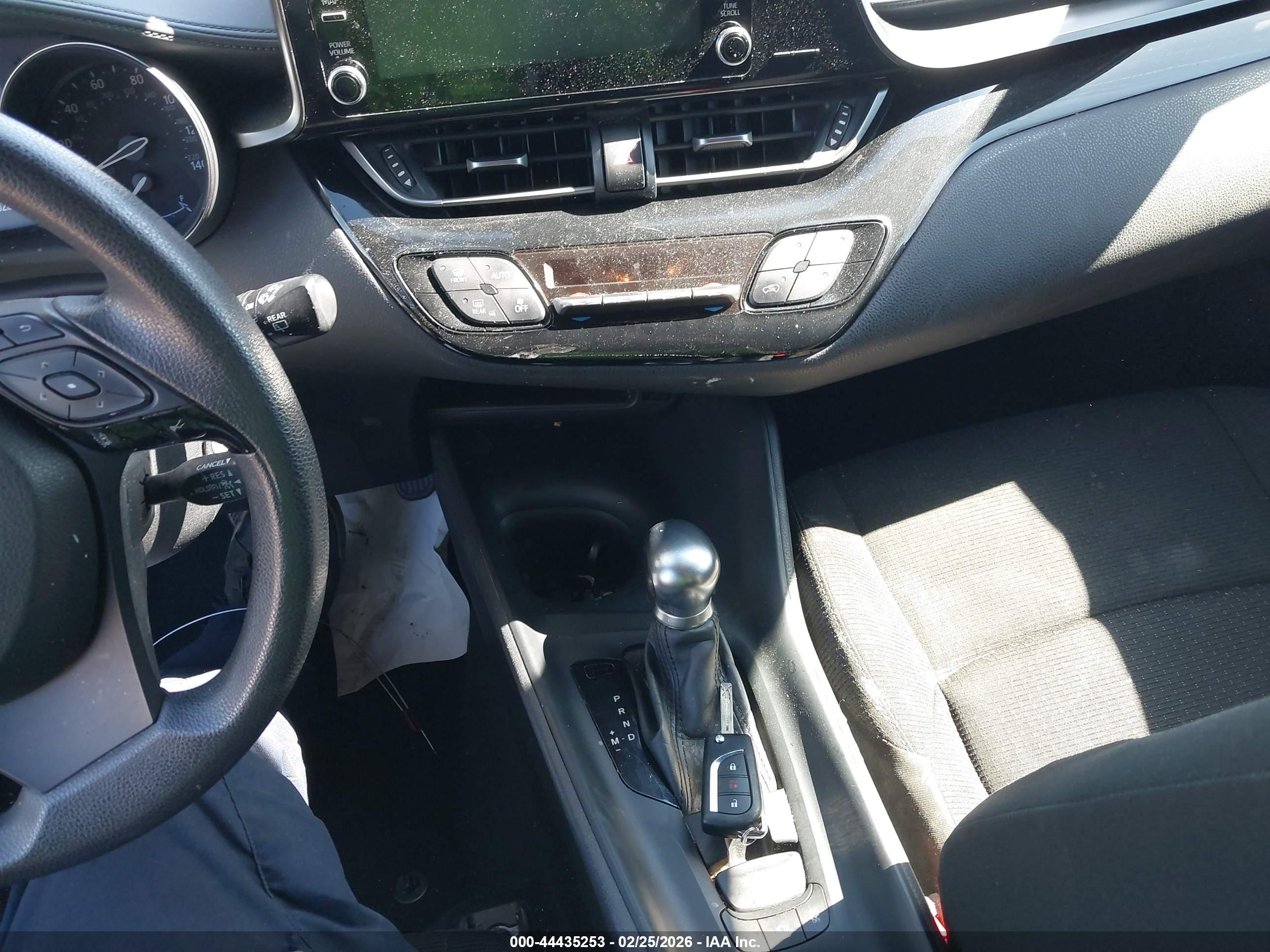 TOYOTA C-HR image 11