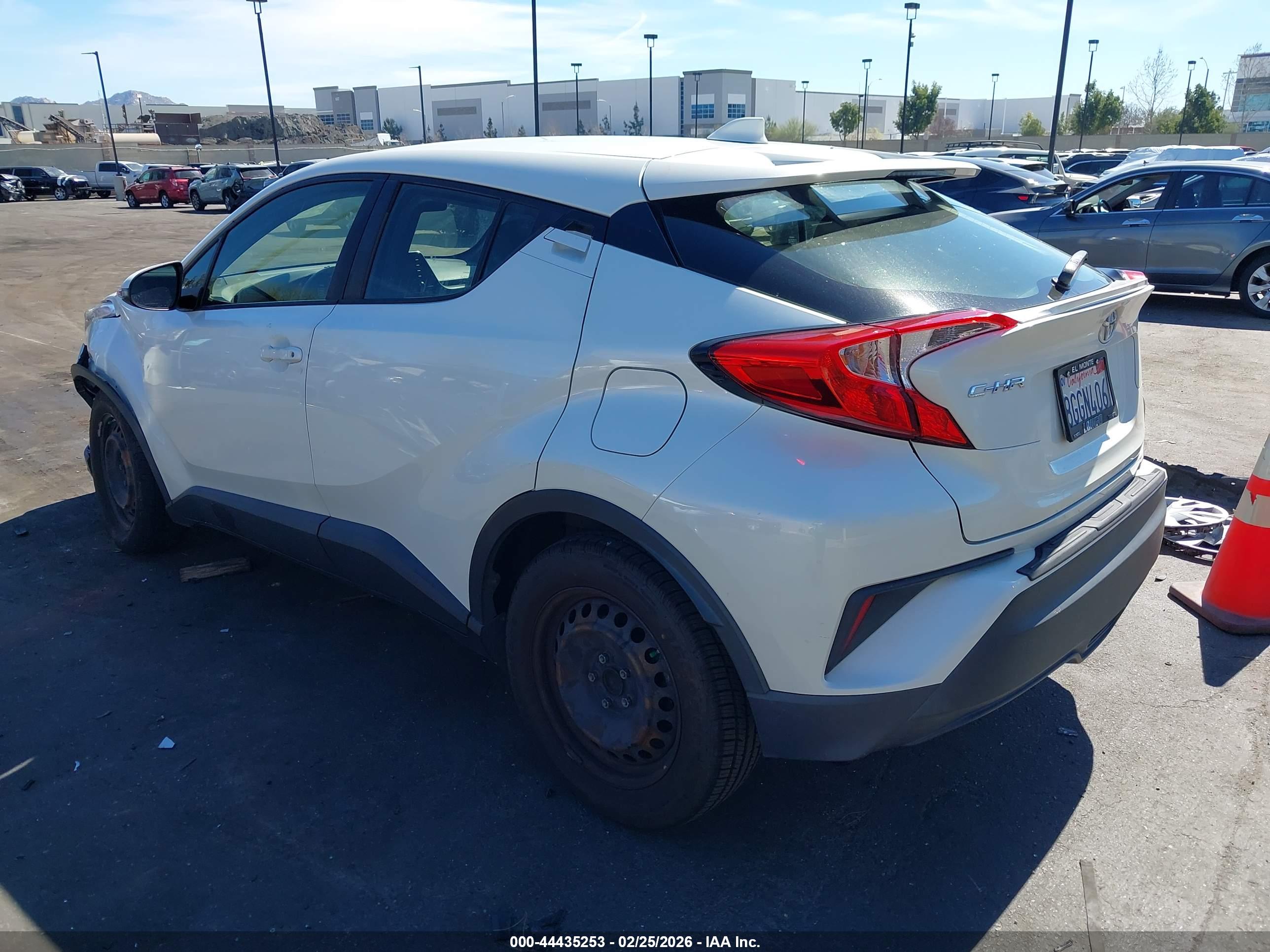 TOYOTA C-HR image 3