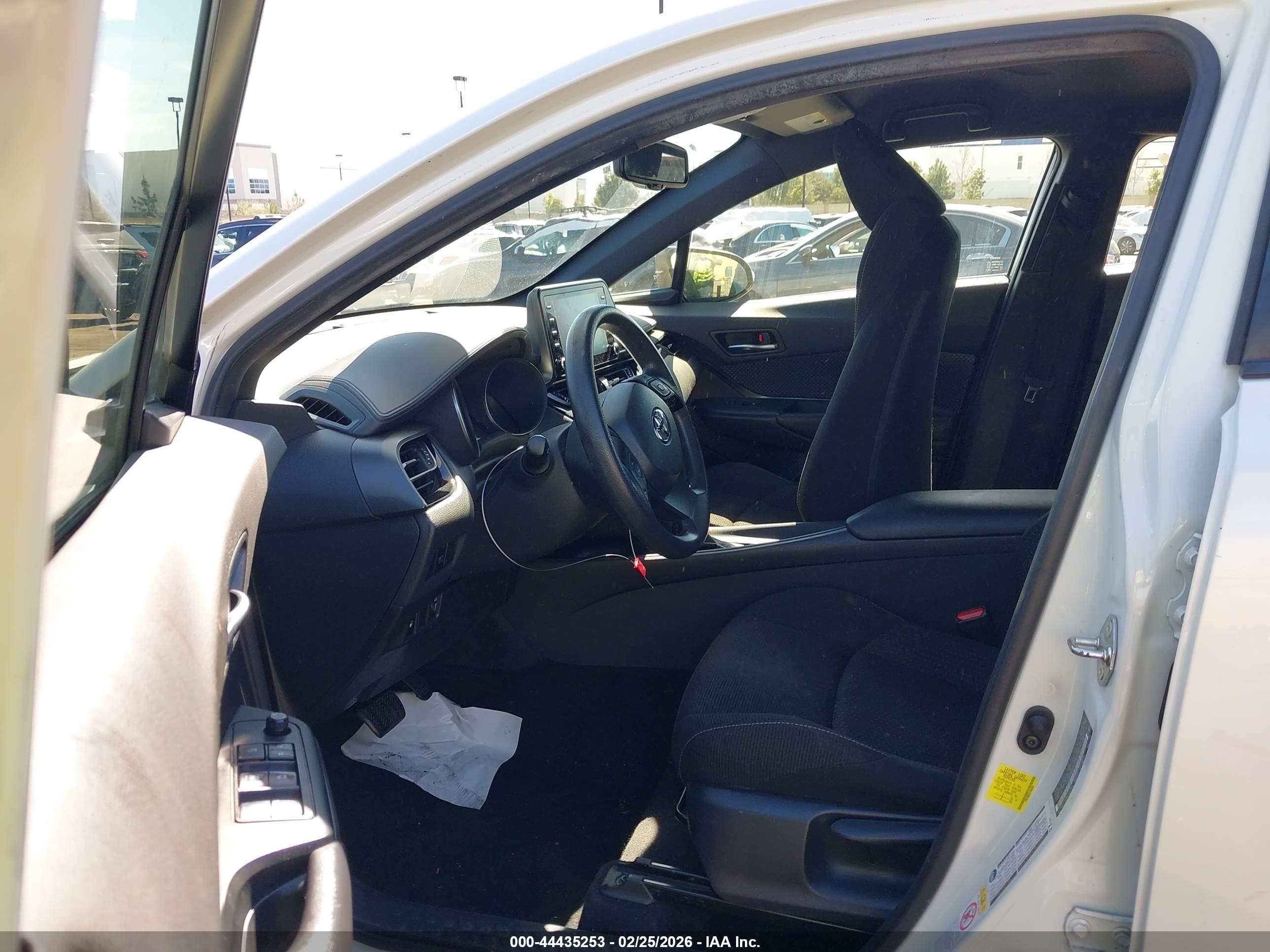 TOYOTA C-HR image 5