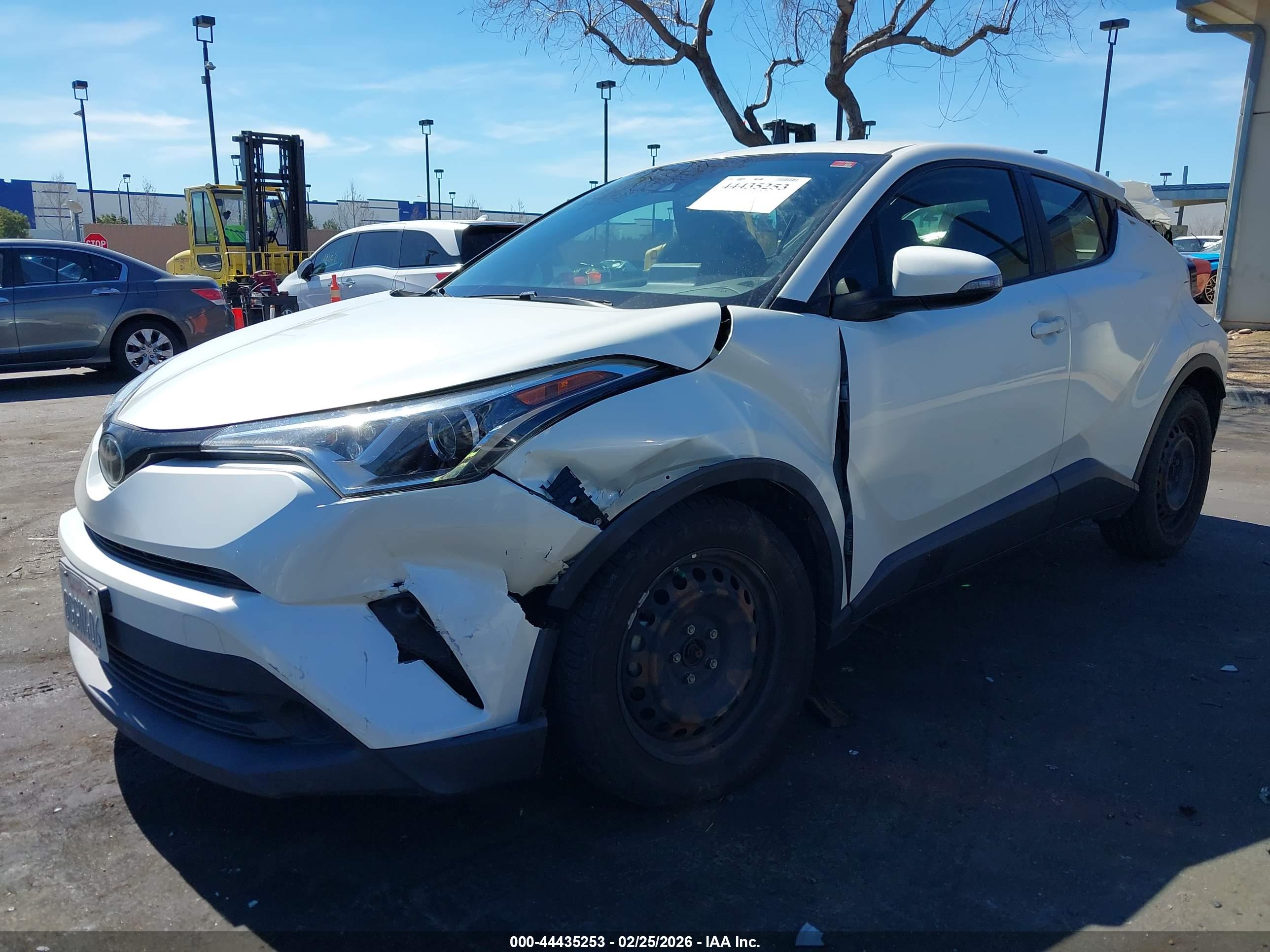 TOYOTA C-HR image 6