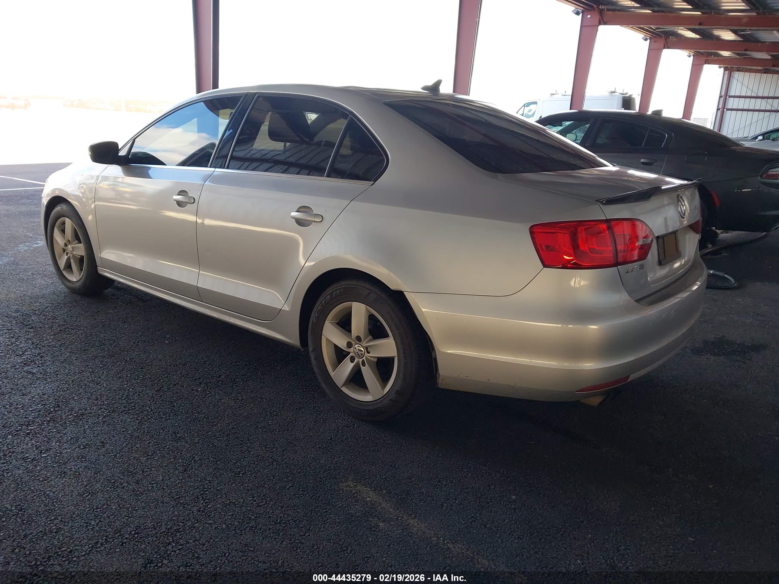 VOLKSWAGEN JETTA image 3