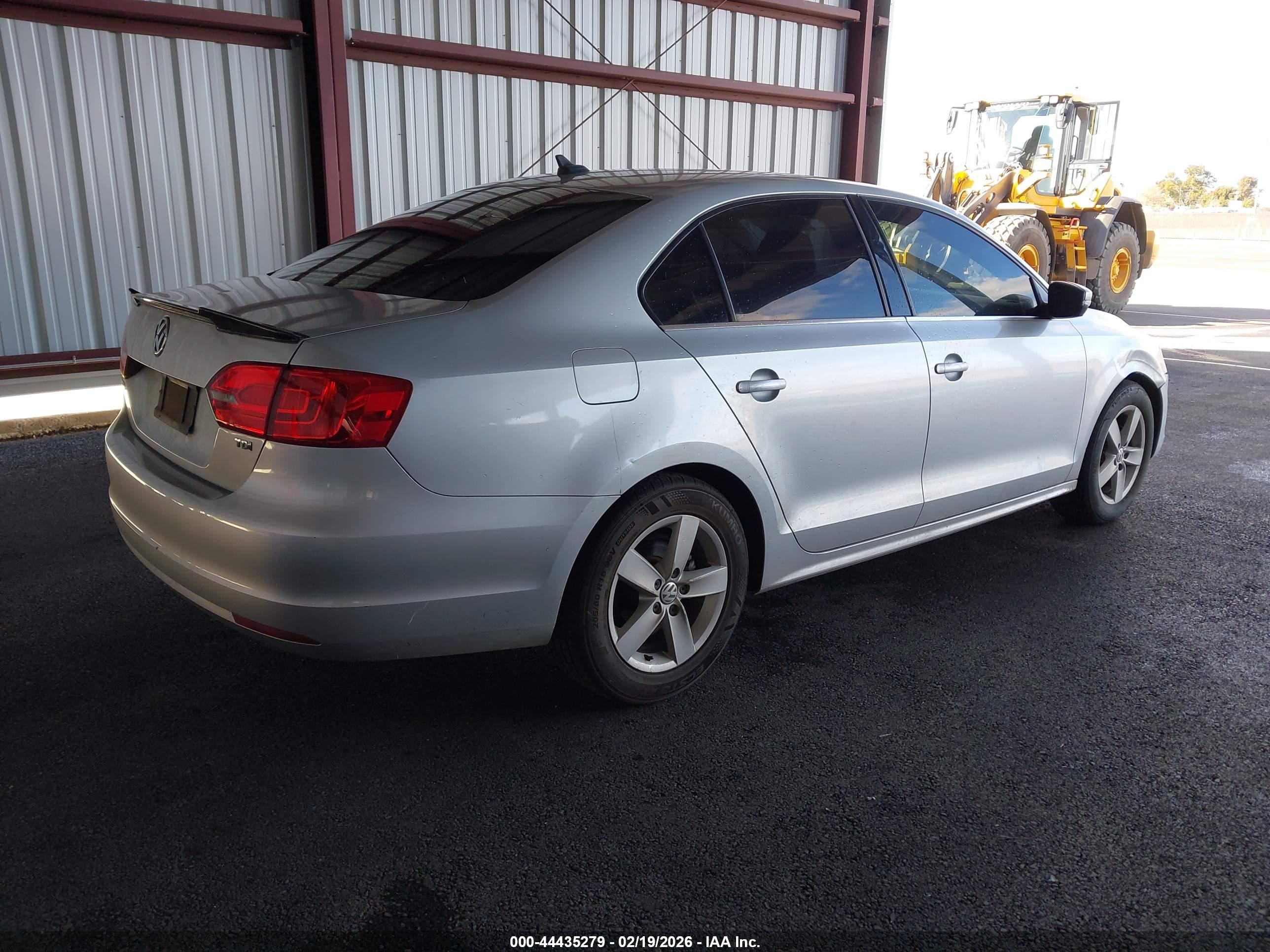 VOLKSWAGEN JETTA image 4
